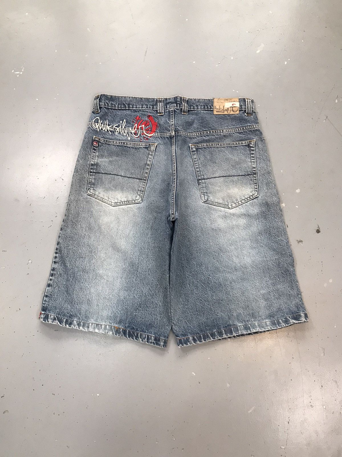 Vintage quick silver SpellOut embroidered denim jort