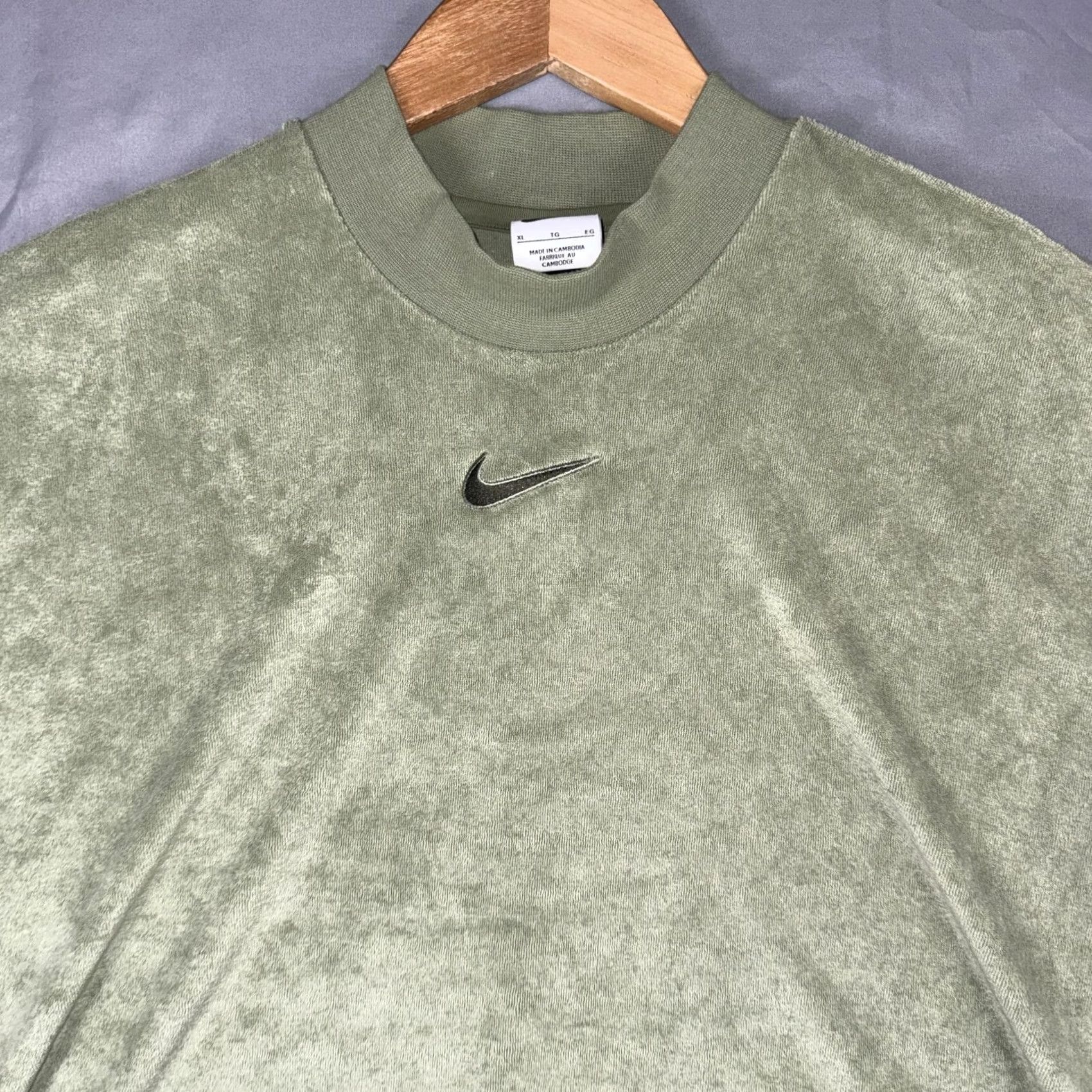 Nike VINTAGE Nike Shirt Womens XL Green Velour Cropped Tee Embroidered Swoosh Crewneck Soft Size XL / US 12-14 / IT 48-50 - 5 Thumbnail