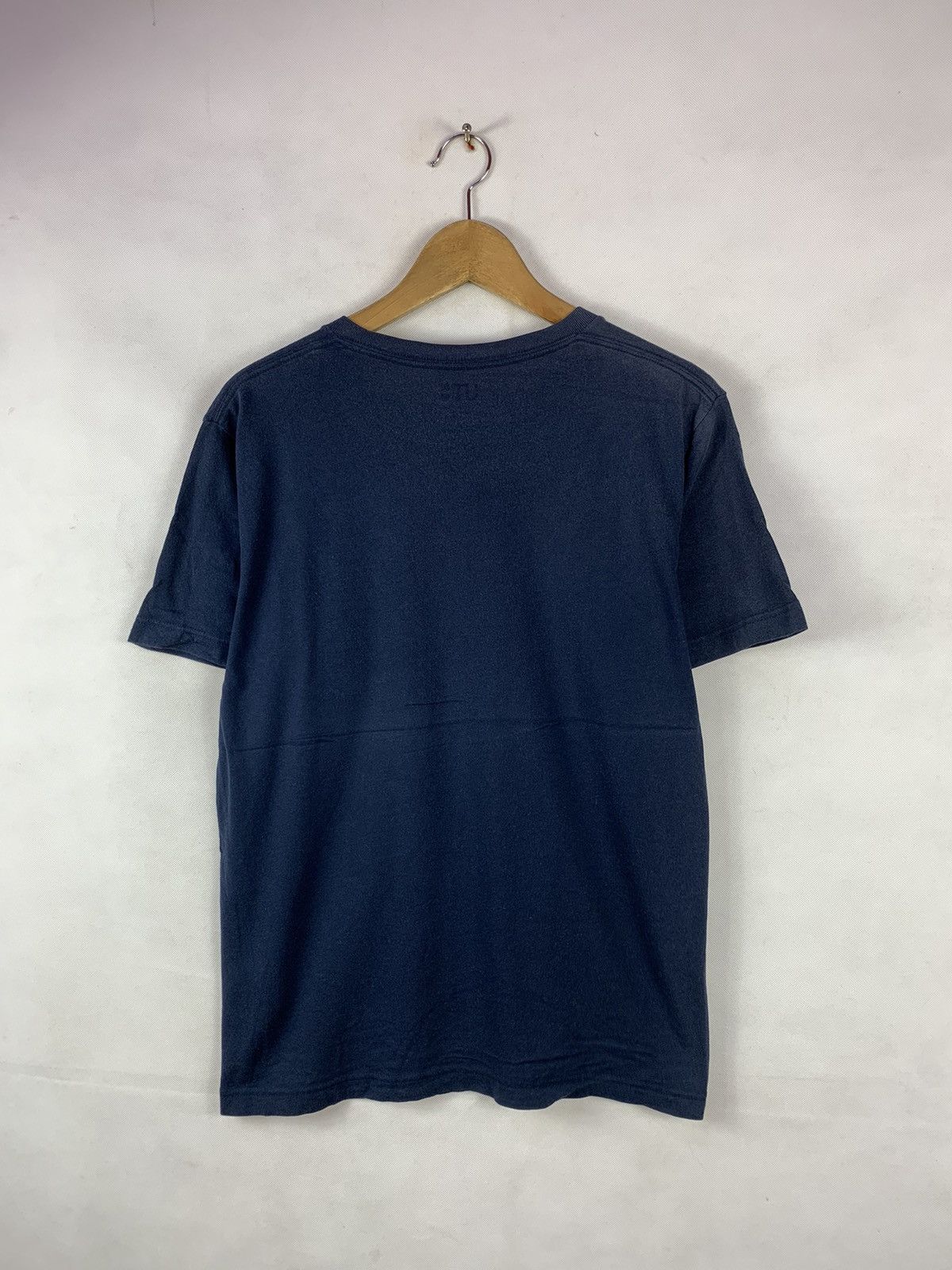 Disney Steals! Uniqlo Mickey Mouse Disney Embroided Pocket Tee Size US M / EU 48-50 / 2 - 5 Thumbnail