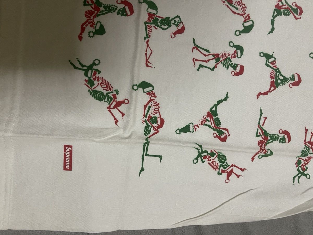 Supreme Supreme Christmas 2017 tee ds Size US S / EU 44-46 / 1 - 2 Thumbnail