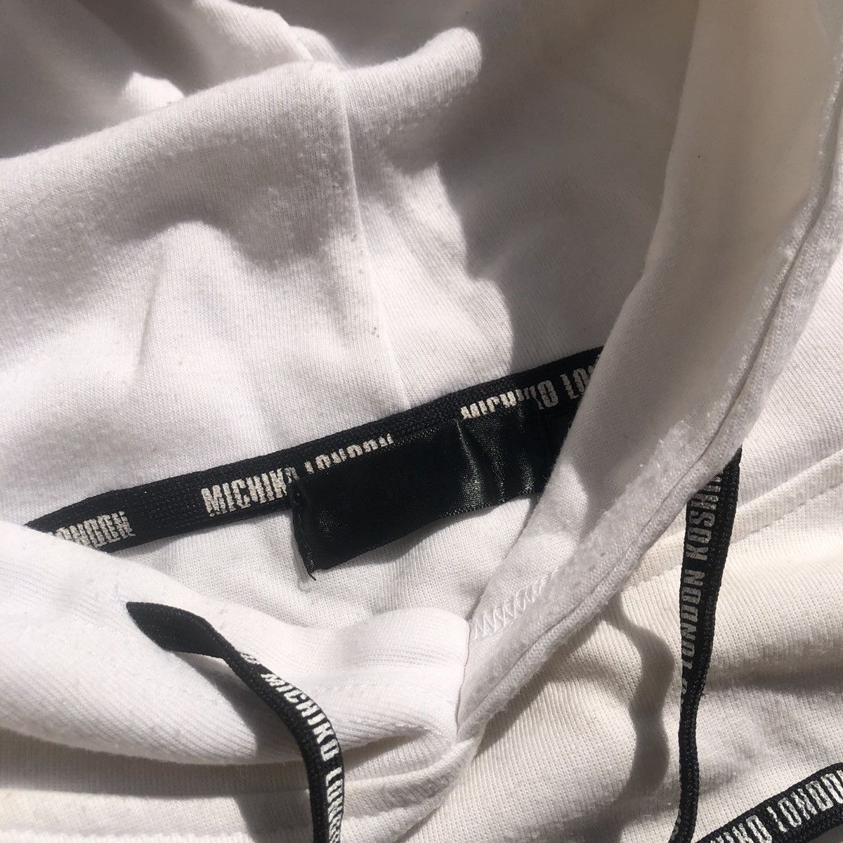 Japanese Brand Michiko Koshino London Hoodie white on white Size US M / EU 48-50 / 2 - 3 Thumbnail