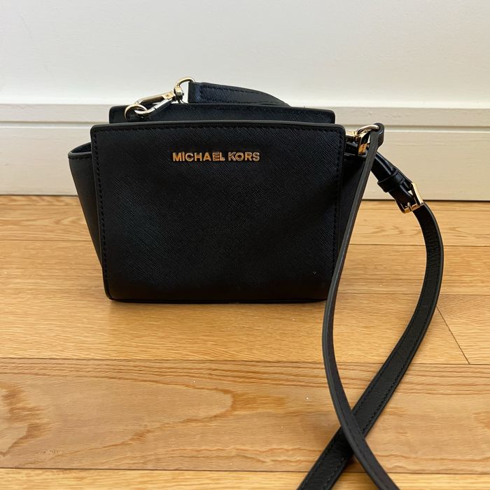 Michael kors best sale mini selma crossbody