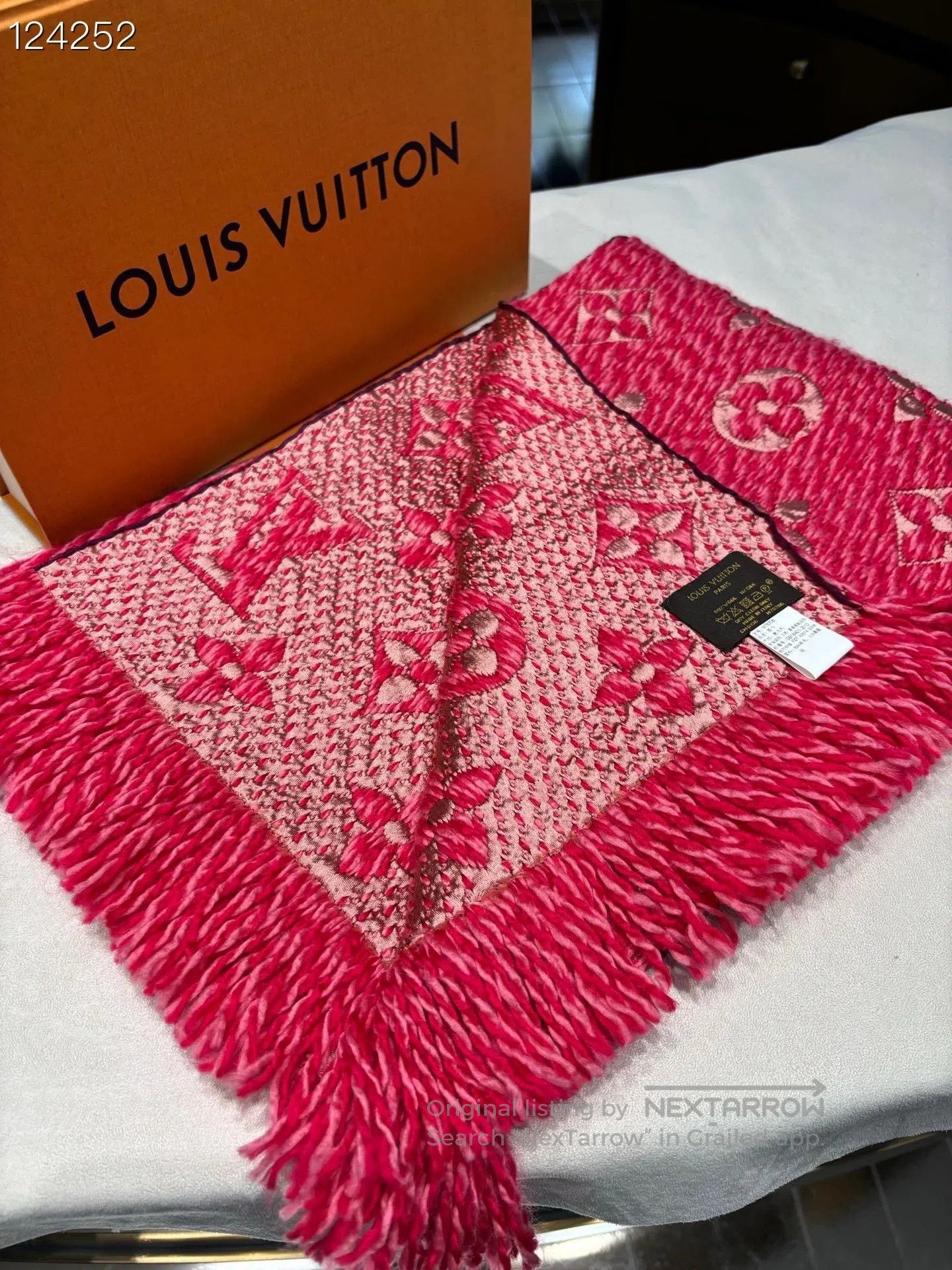 Louis Vuitton Louis Vuitton Red Wool Silk Scarf. Size ONE SIZE - 3 Thumbnail
