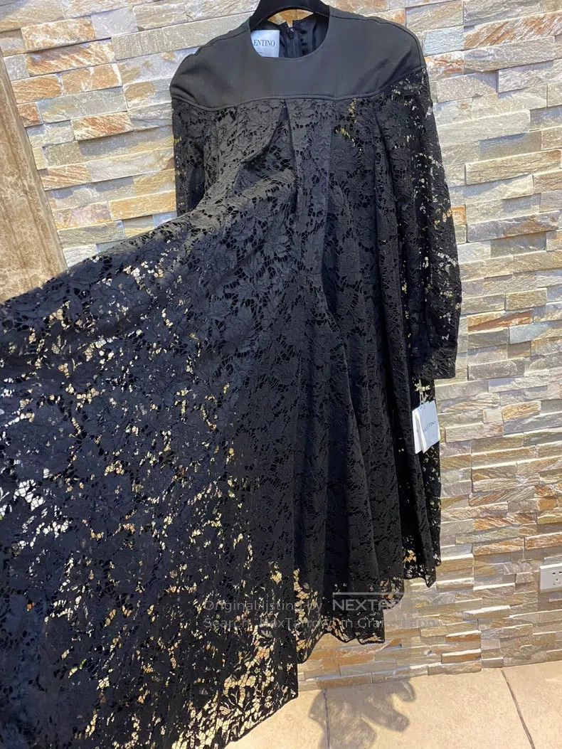 Valentino Valentino Reworked lace dress Size S / US 4 / IT 40 - 2 Thumbnail