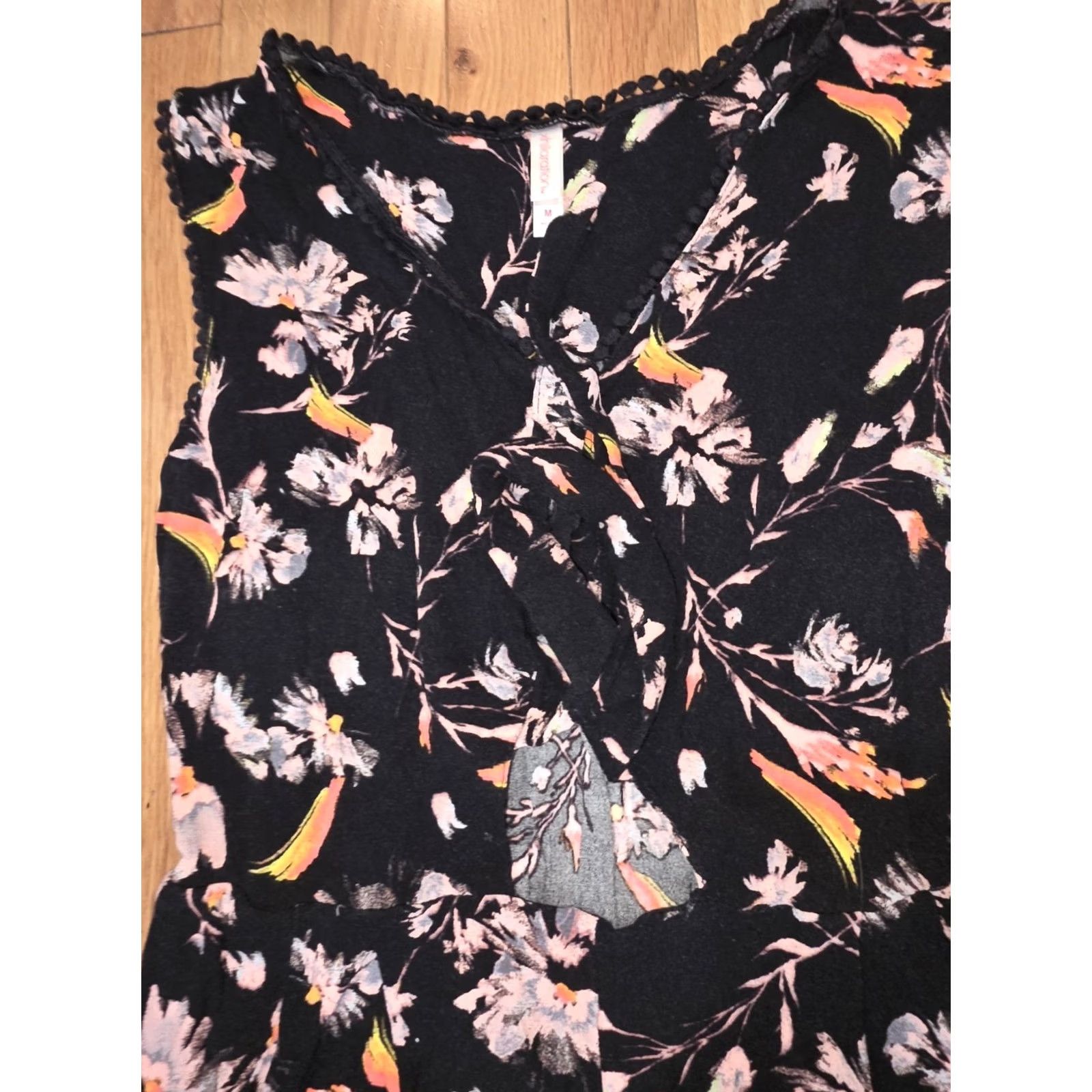 Vintage Xhilaration Romper Size Medium Womens Sleeveless One-Piece Black Floral Rayon M Romper Size 32" / US 10 / IT 46 - 3 Thumbnail