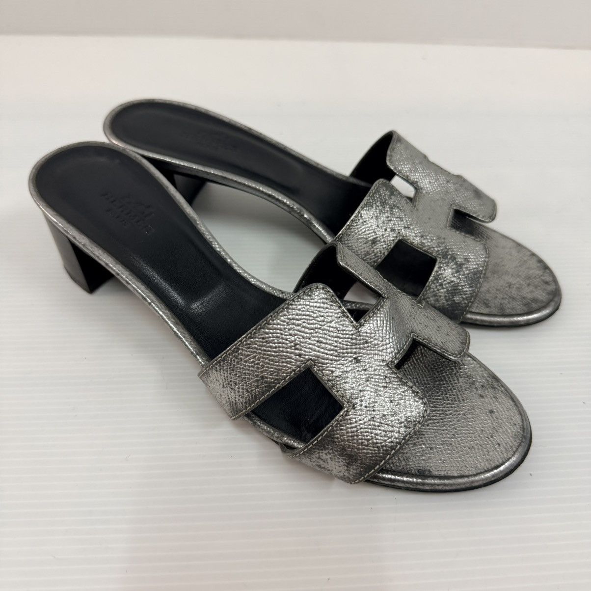 Hermes Hermes Metallic Grey Leather Oasis Slide Sandals Size US 8 / IT 38 - 2 Thumbnail