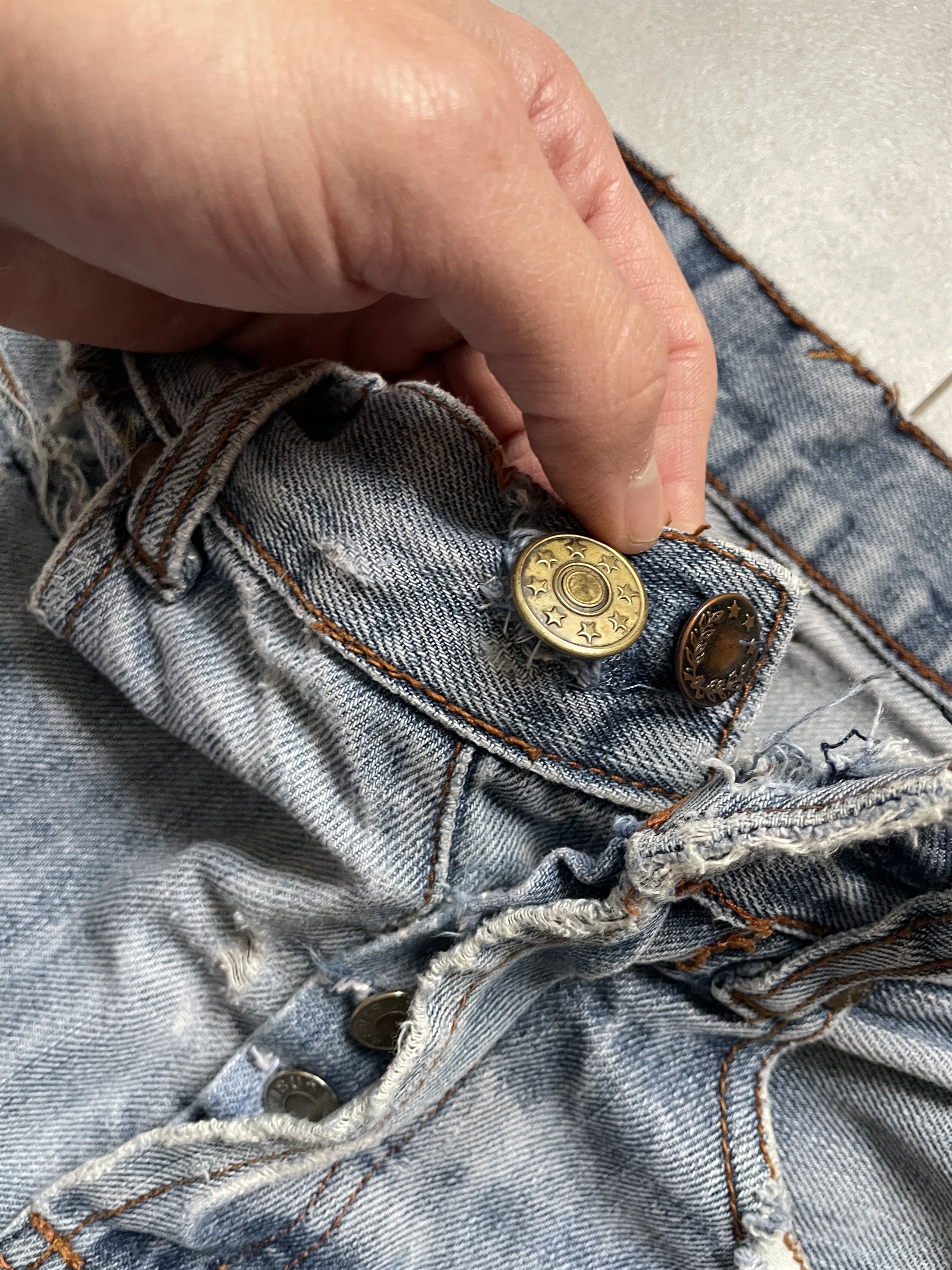 Evisu VINTAGE Y2K EVISU DISTRESSED LIGHT BLUE DENIM GOLD LOGO Size US 30 / EU 46 - 11 Thumbnail