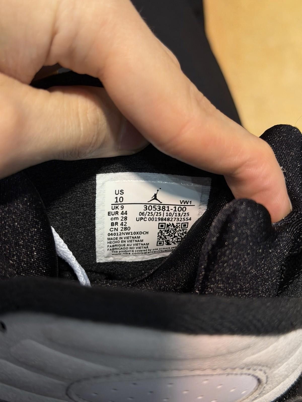 Jordan Brand Nike Air Jordan 8 Retro ‘Bugs Bunny’ (305381-100) 10 New Size US 10 / EU 43 - 11 Thumbnail