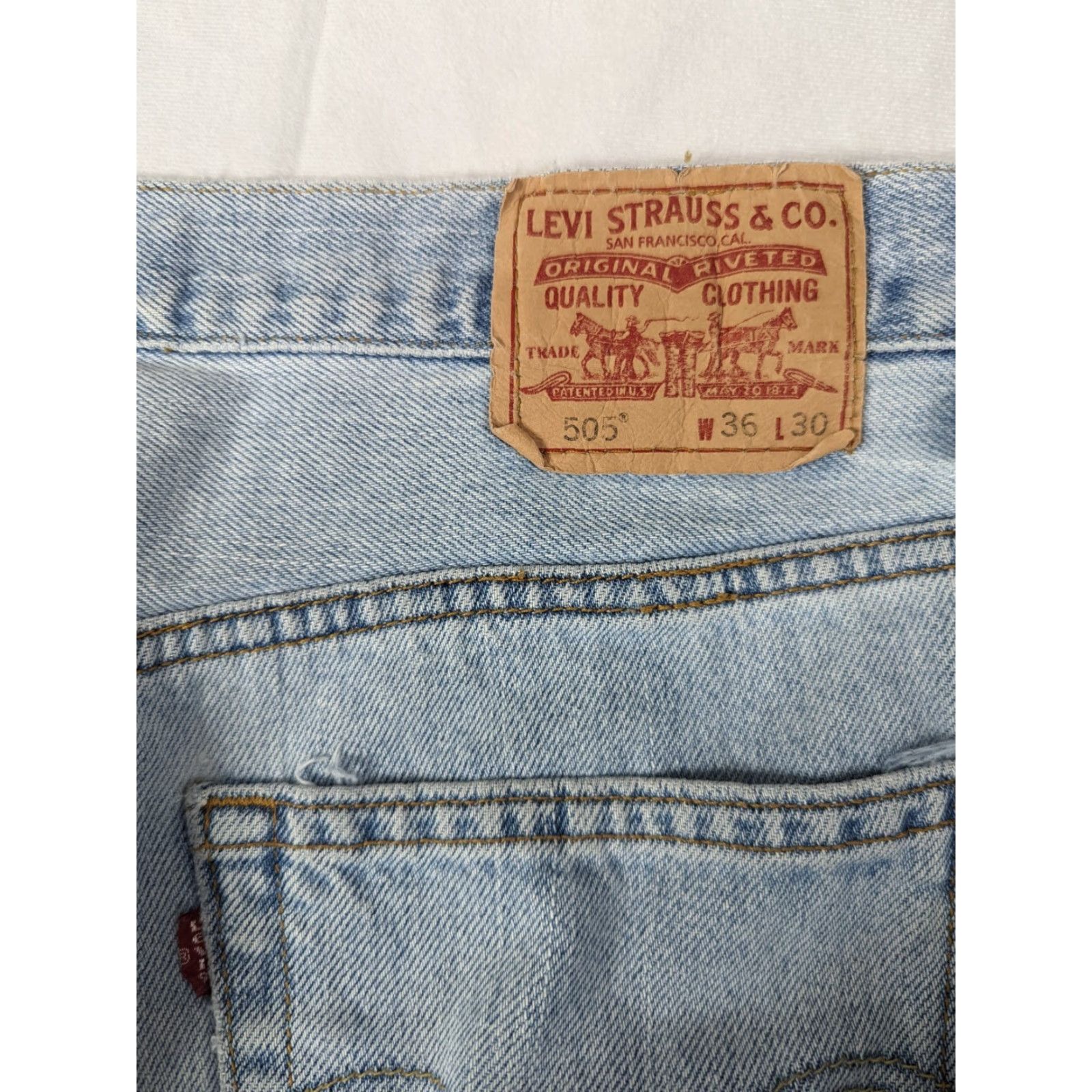 Levi's VINTAGE Levi's 505 Regular Fit Jeans Straight Denim Light Wash 36 x 30 Mens Jeans High Rise 12 Inseam 30 Inseam Blue M1J Size US 36 / EU 52 - 4 Thumbnail