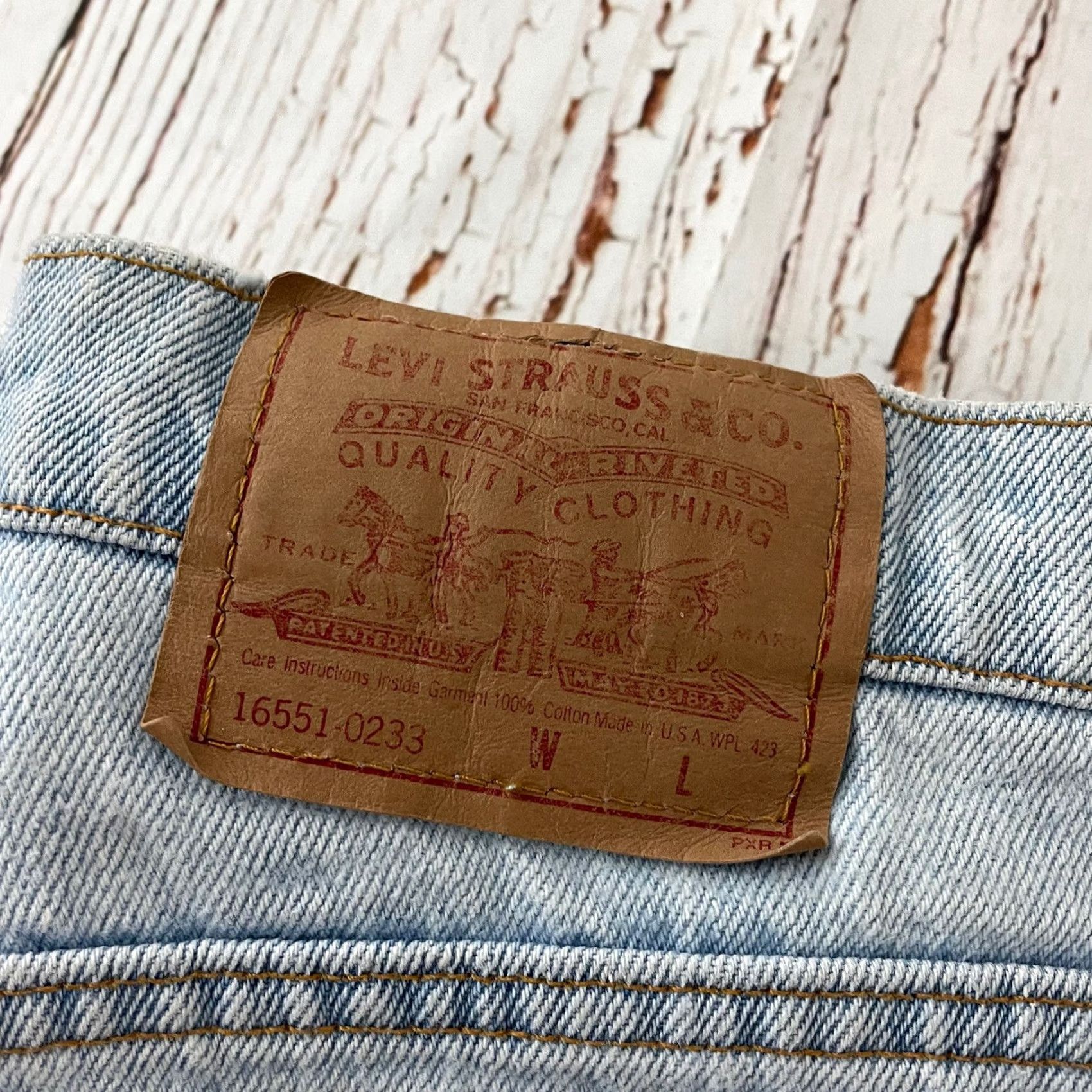 Levi's VINTAGE Levi's Women's Hi Rise Mom Jeans Light Wash Size 14 Jeans Blue Women 14 Mom 90s Legacy Size 36" / US 14 / IT 50 - 2 Thumbnail