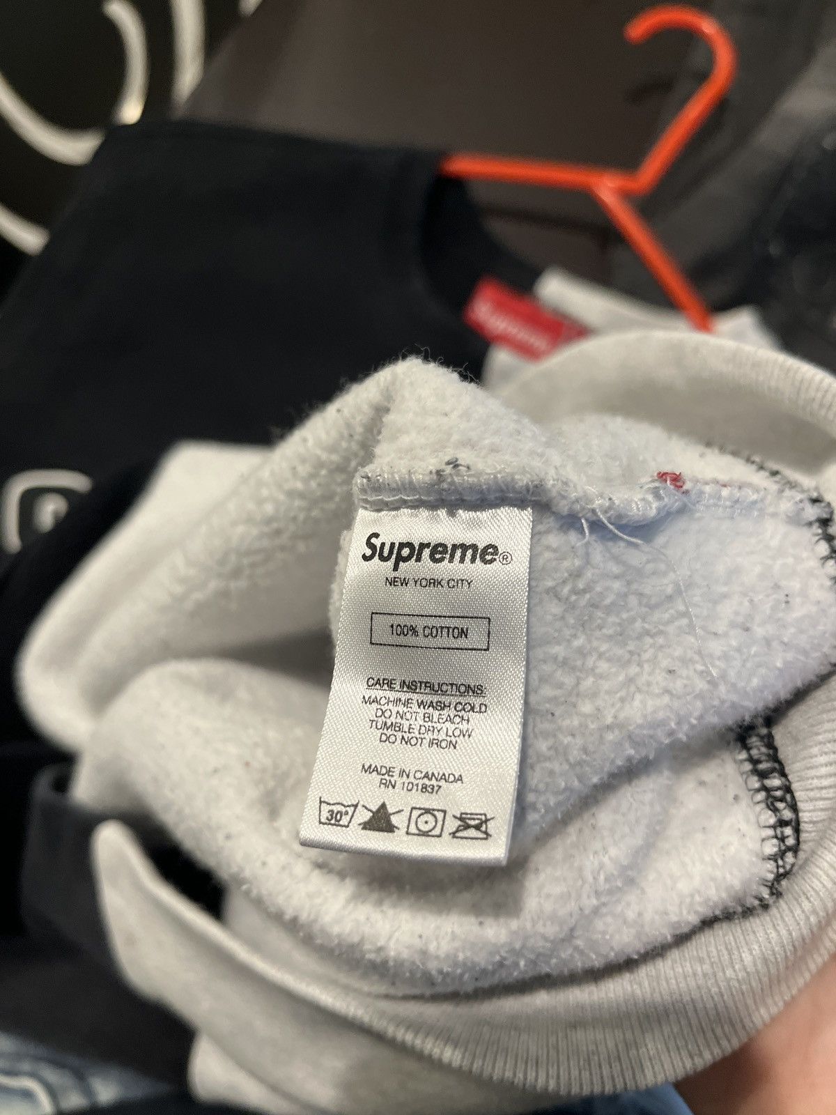 Supreme Supreme split color crewneck black/white Size US M / EU 48-50 / 2 - 5 Thumbnail