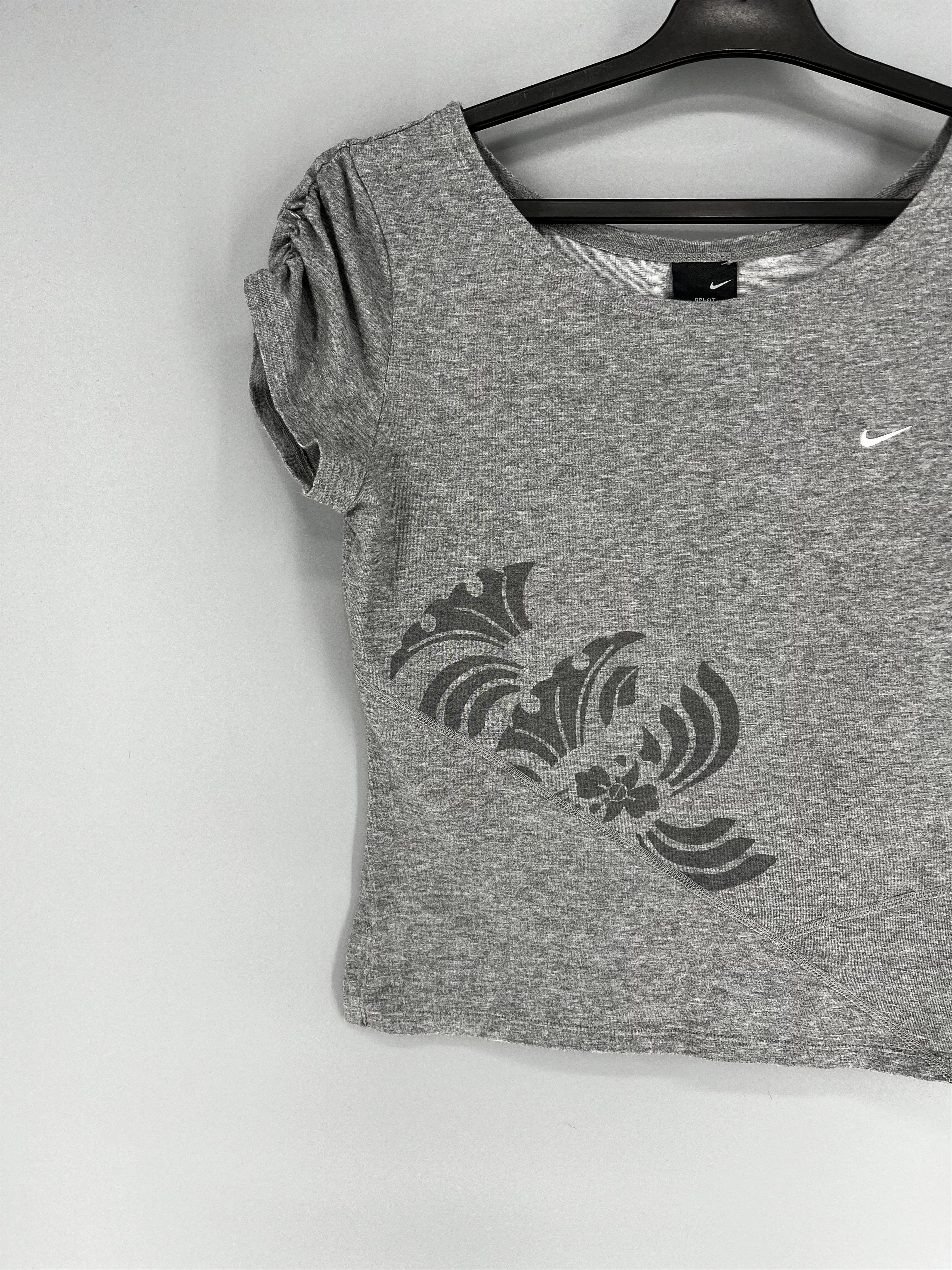 Nike Vintage 90s Nike Big Logo Faded T-shirt Streetwear Style Size M / US 6-8 / IT 42-44 - 4 Thumbnail