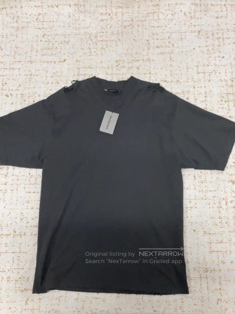 Balenciaga Balenciaga Distressed Hole Short-Sleeve T-Shirt Size US S / EU 44-46 / 1 - 5 Thumbnail