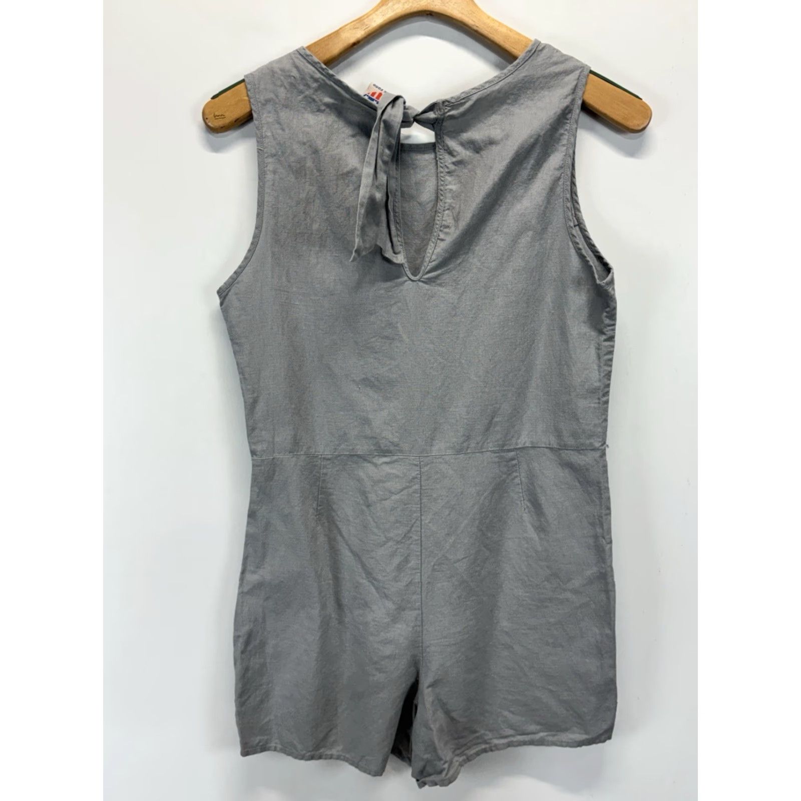 Junk Food VINTAGE Disney x Junk Food Mickey Mouse Romper Gray Linen Blend Pockets Womens Small Crew Neck Sleeveless 1 Piece rom Size 28" / US 6 / IT 42 - 5 Thumbnail