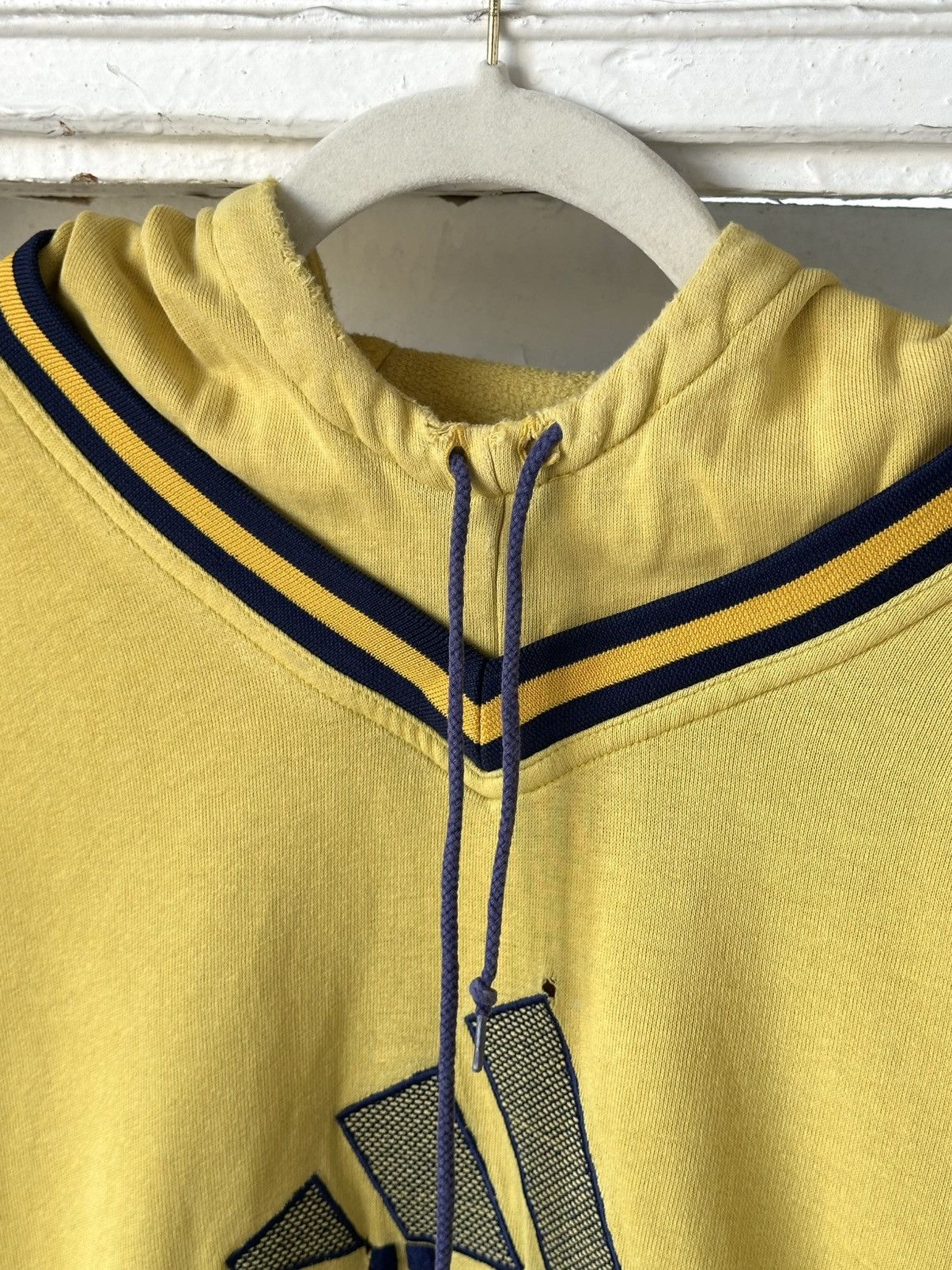 Vintage Vintage 90s Adidas Basketball Yellow Torn Oversized Hoodie Size US L / EU 52-54 / 3 - 4 Thumbnail