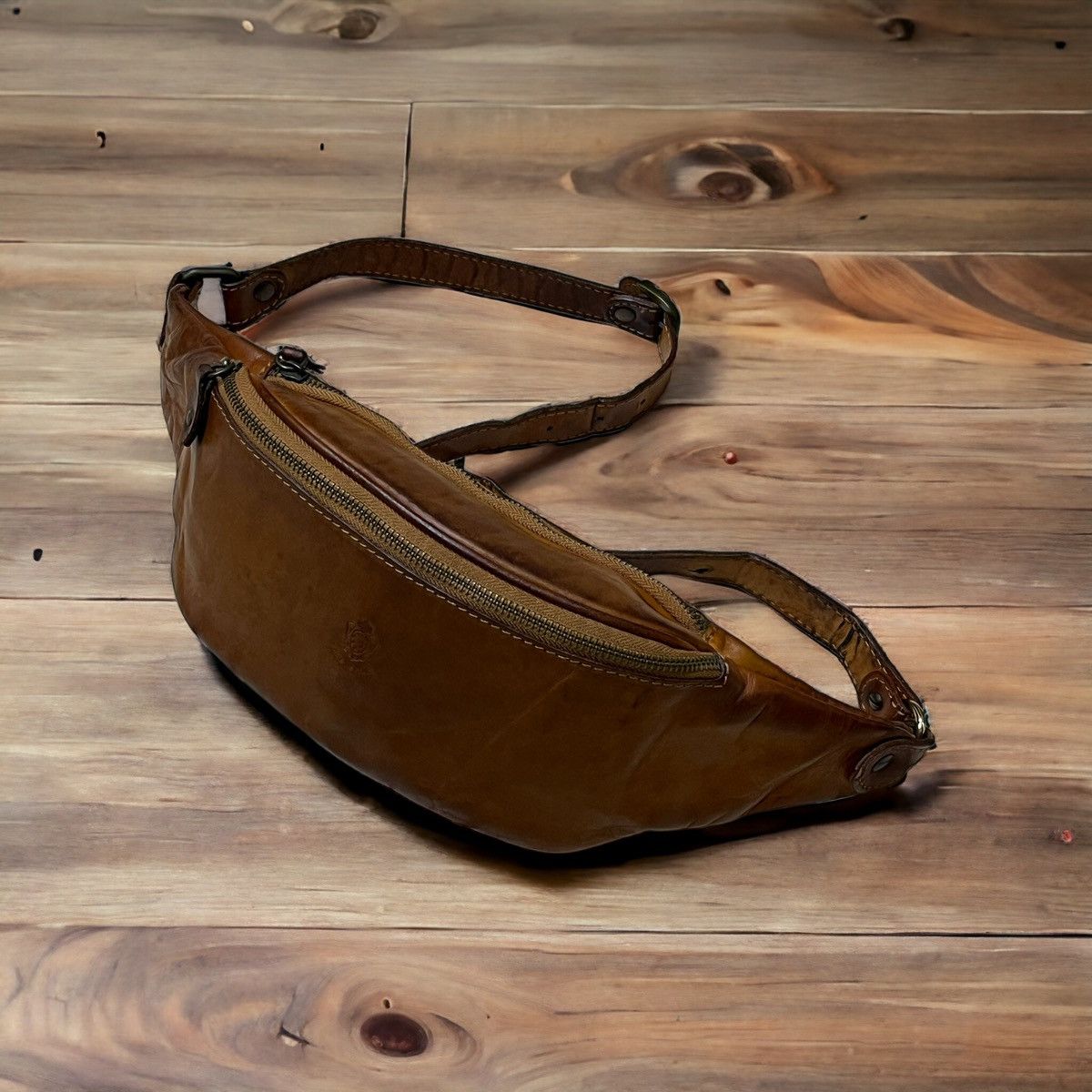 Genuine Leather VINTAGE I MEDICI FANNY PACK/WAIST BAG GENUINE LEATHER Size ONE SIZE - 1 Thumbnail