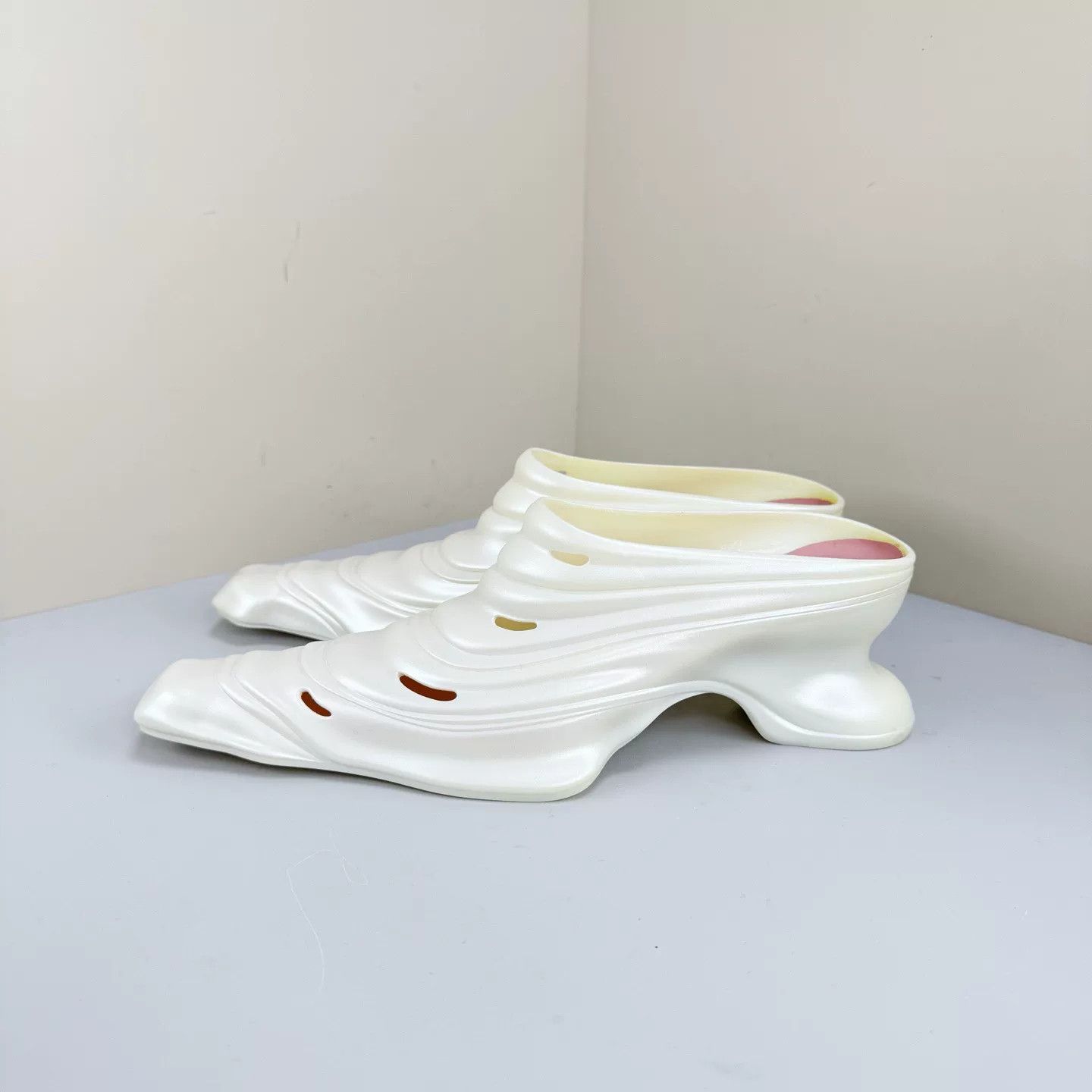 Other BHIVE Pearl White Irregular Mules Size US 7 / IT 37 - 1 Thumbnail