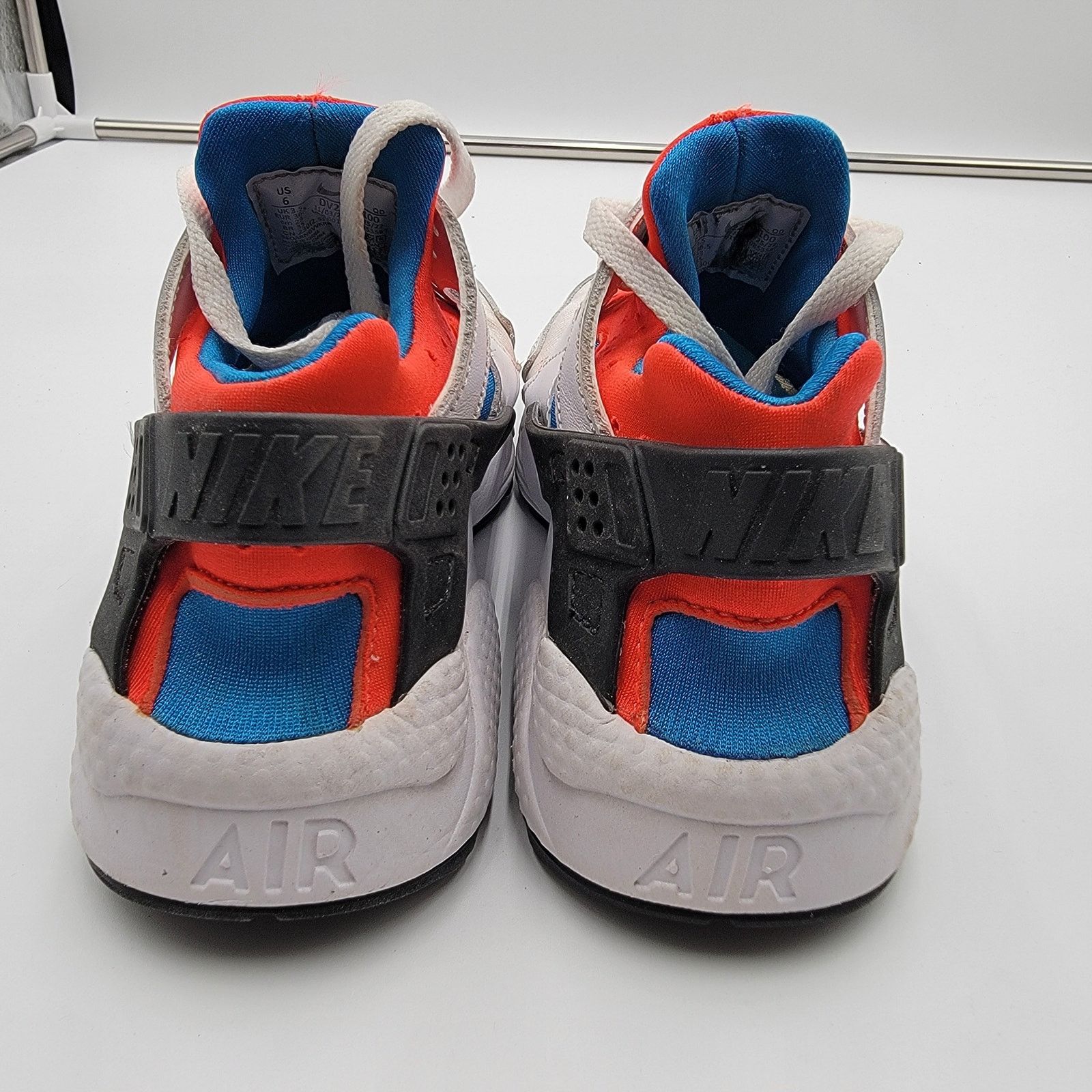 Nike Nike Wmns Air Huarache 'White/Crimson' Sz 6 DV2220-100 (92) Size US 6 / IT 36 - 5 Thumbnail