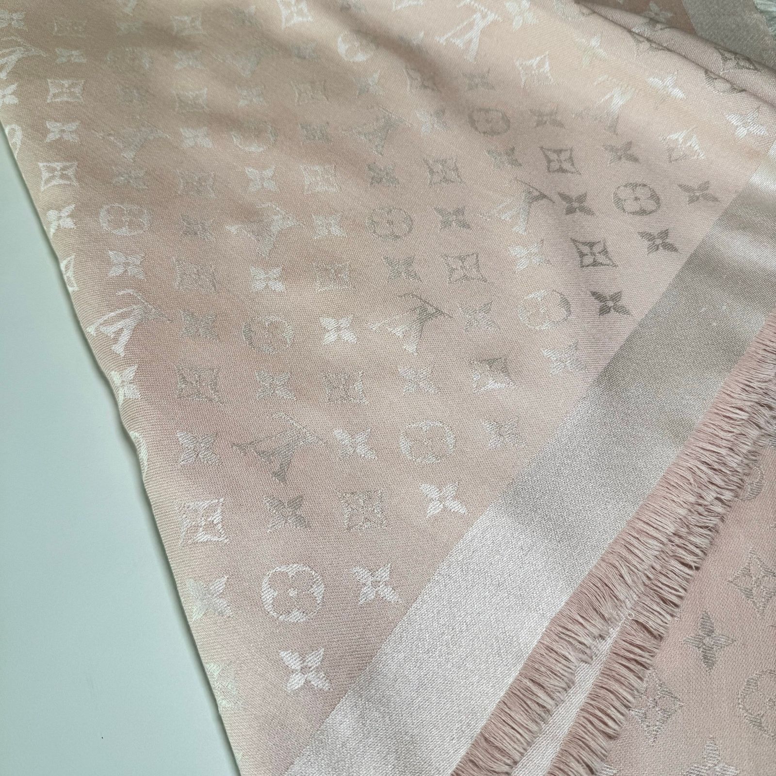 Louis Vuitton Wool/silk LV pink white scarf Size ONE SIZE - 8 Thumbnail
