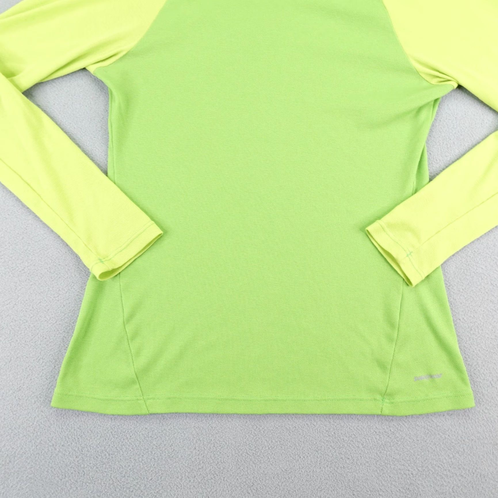Patagonia Patagonia Shirt Women Small Green Capilene 2 Midweight Baselayer Top Shirt Women Small Green Capilene 2 Midweight Baselayer Performance Top Size S / US 4 / IT 40 - 3 Thumbnail