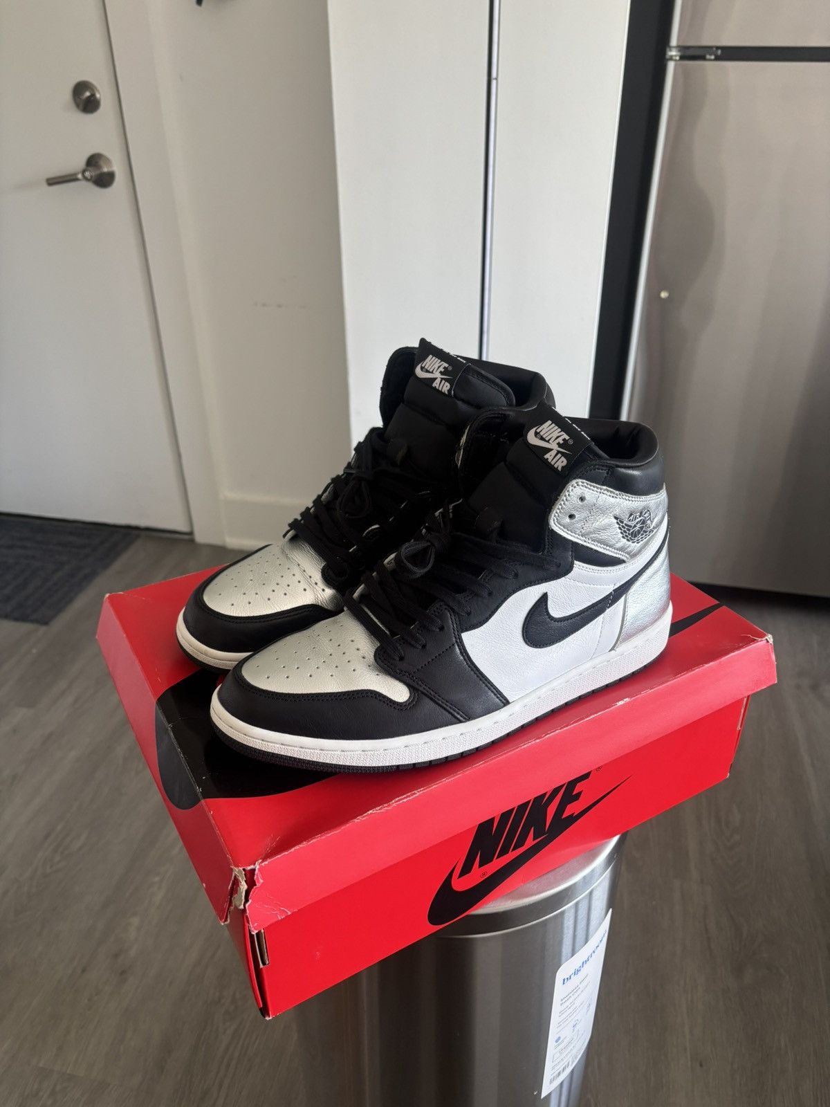 Jordan Brand Jordan 1 Retro “Silver Toe” Size US 13 / EU 46 - 3 Thumbnail