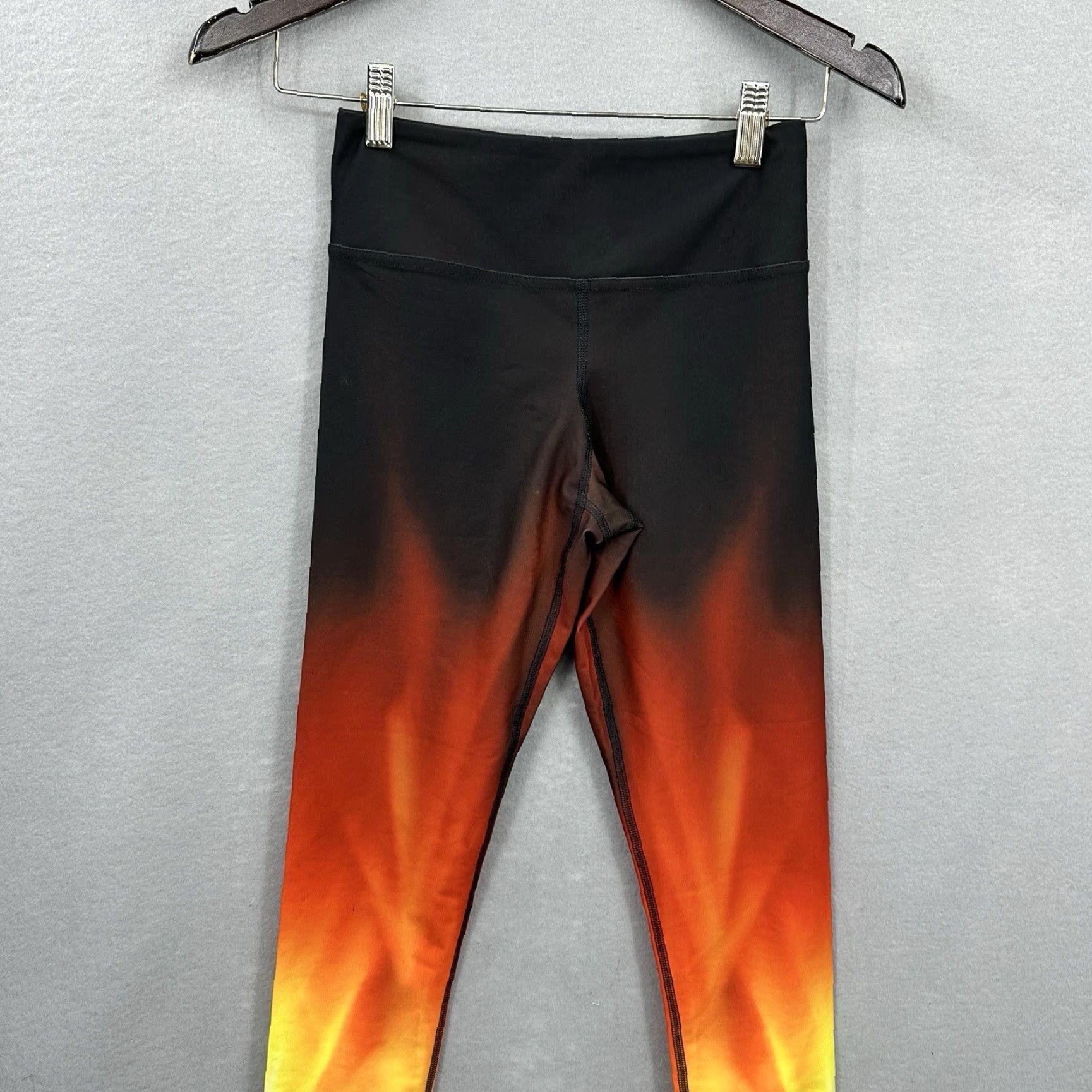 Vintage Eagle Rock Werkshop Leggings Womens XS Cropped Ombre Cycling Activewear Yoga Ombre 90s Motif Athleisure Womens XS Black Filtration HTML-free Size 26" / US 2 / IT 38 - 2 Thumbnail