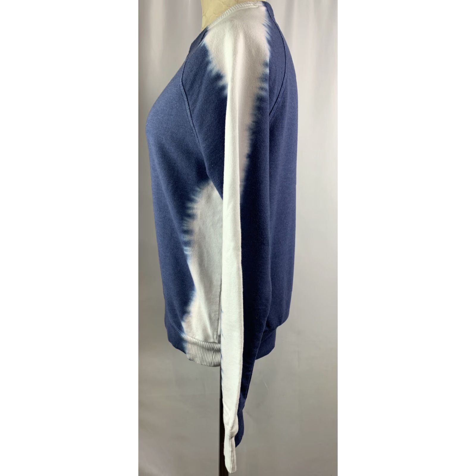 Vintage VINTAGE Universal Thread Sweatshirt Long Sleeve Sweatshirt Women XS Slate Blue White Bleach Stripe 60% Cotton 40% Polyester Womens XS Bleach Stripe Size XS / US 0-2 / IT 36-38 - 6 Thumbnail