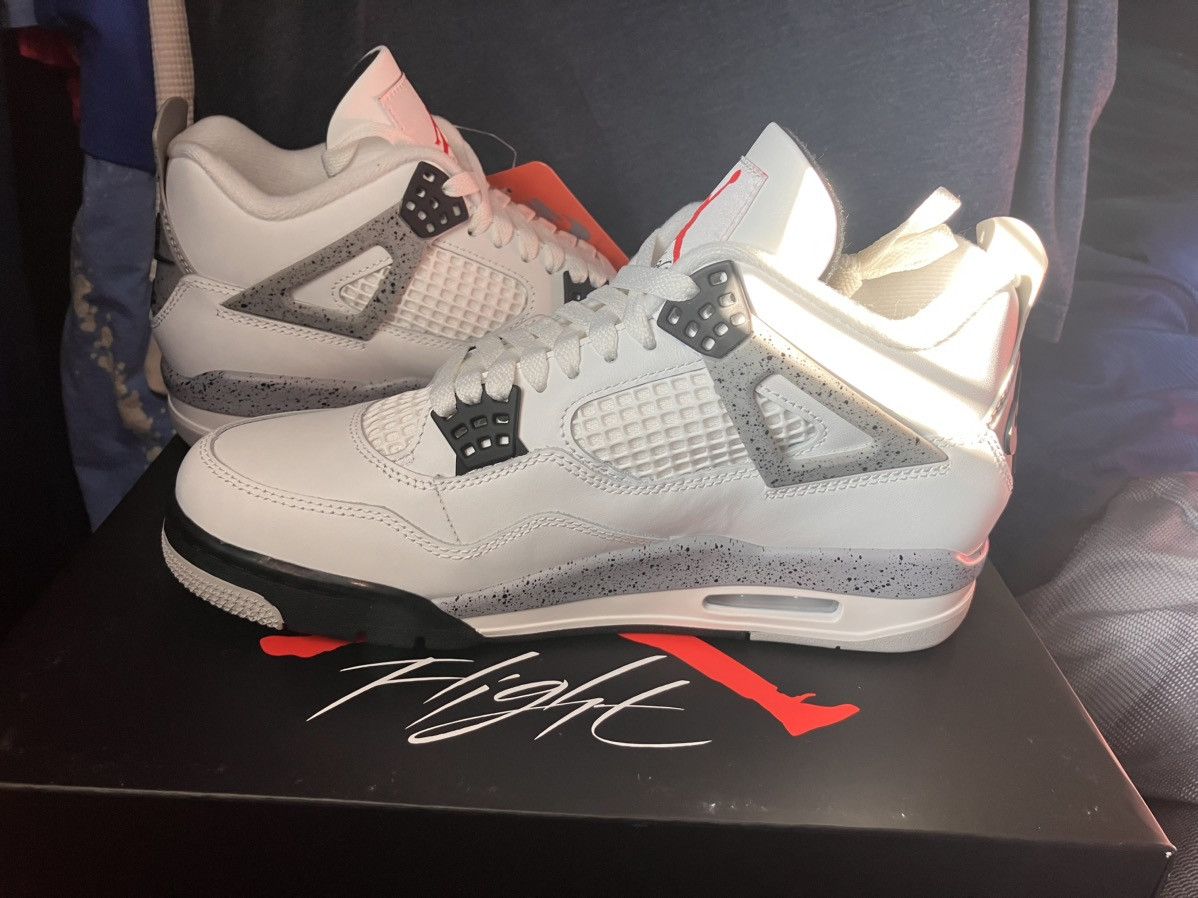 Jordan Brand White cement 4’s sz 8.5 Size US 8.5 / EU 41-42 - 3 Thumbnail