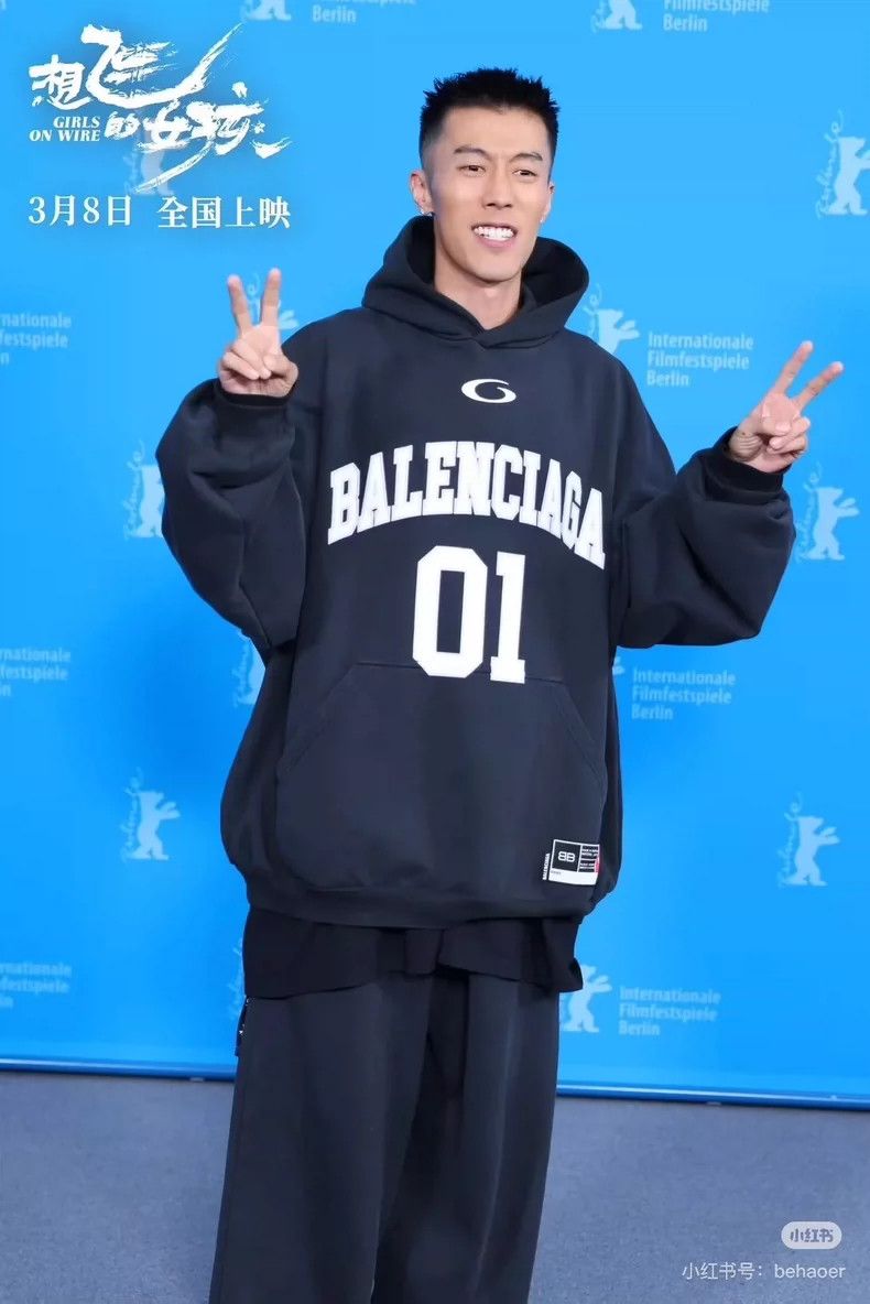 Balenciaga Balenciaga Loop basketball embroidery Logo sweater Size US XS / EU 42 / 0 - 6 Thumbnail