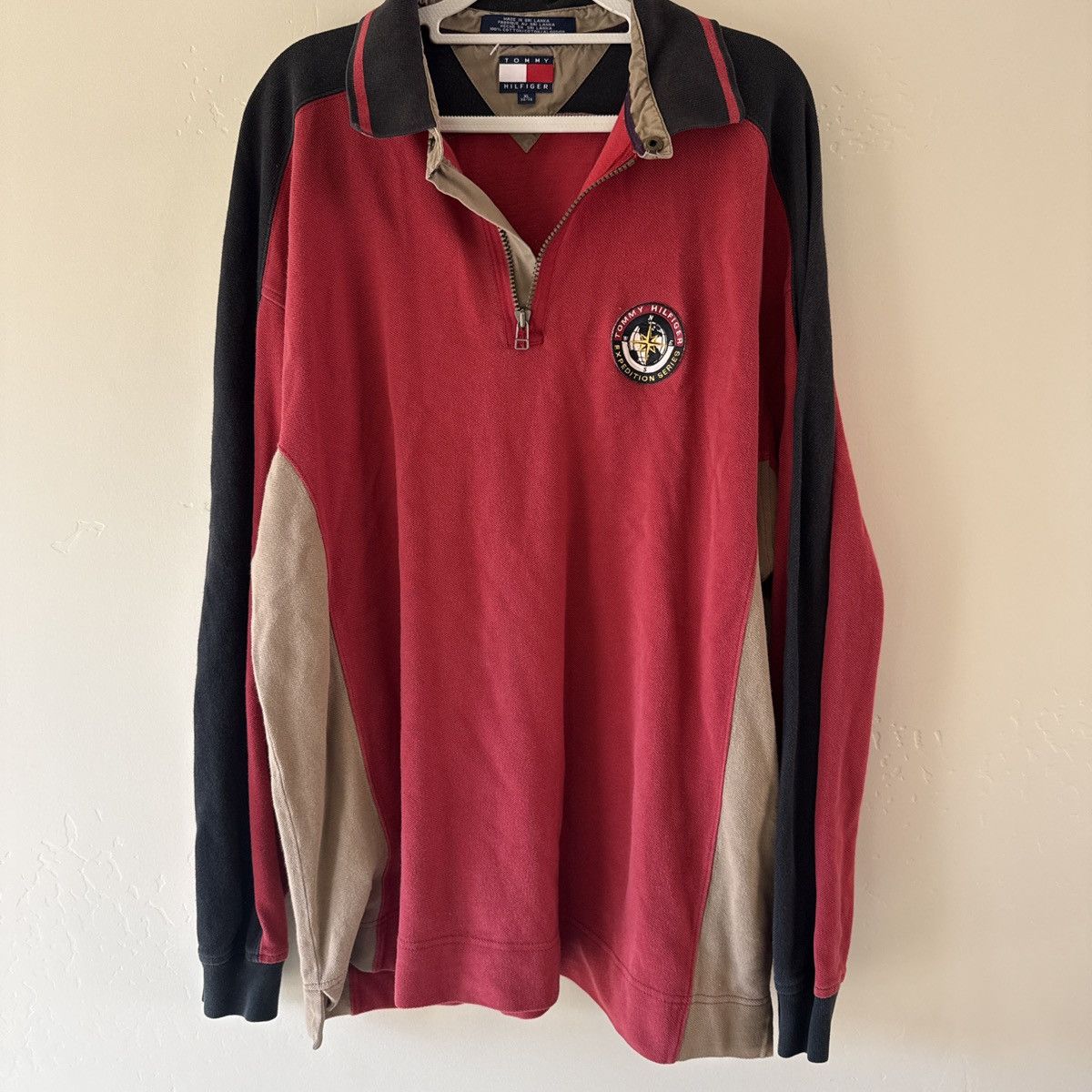 Tommy Hilfiger Rare Tommy Hilfiger Expedition Series Polo Size US XL / EU 56 / 4 - 2 Thumbnail
