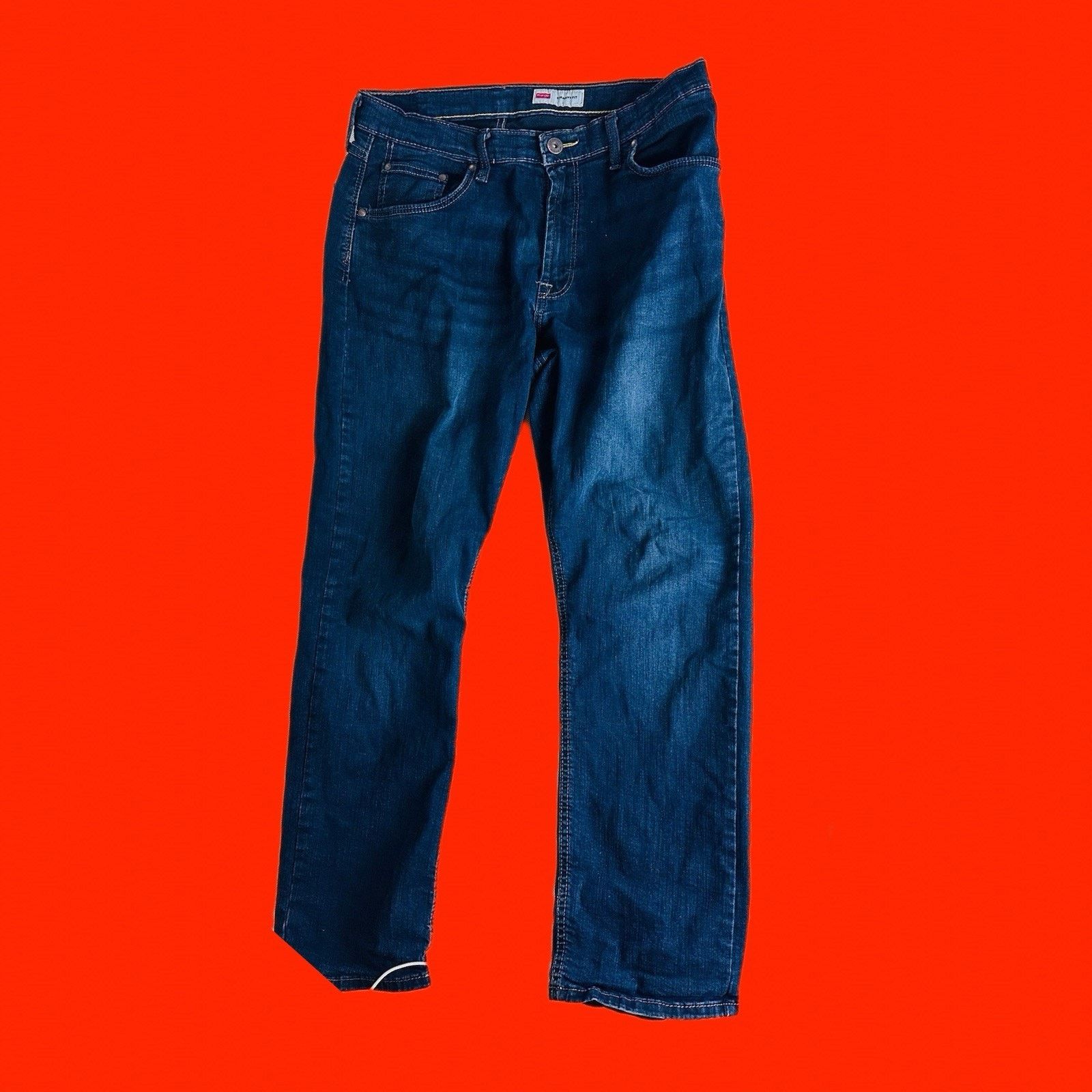 Wrangler Wrangler Men's Blue Denim Dark Wash Taper Straight fit Jeans Size US 32 / EU 48 - 1 Thumbnail