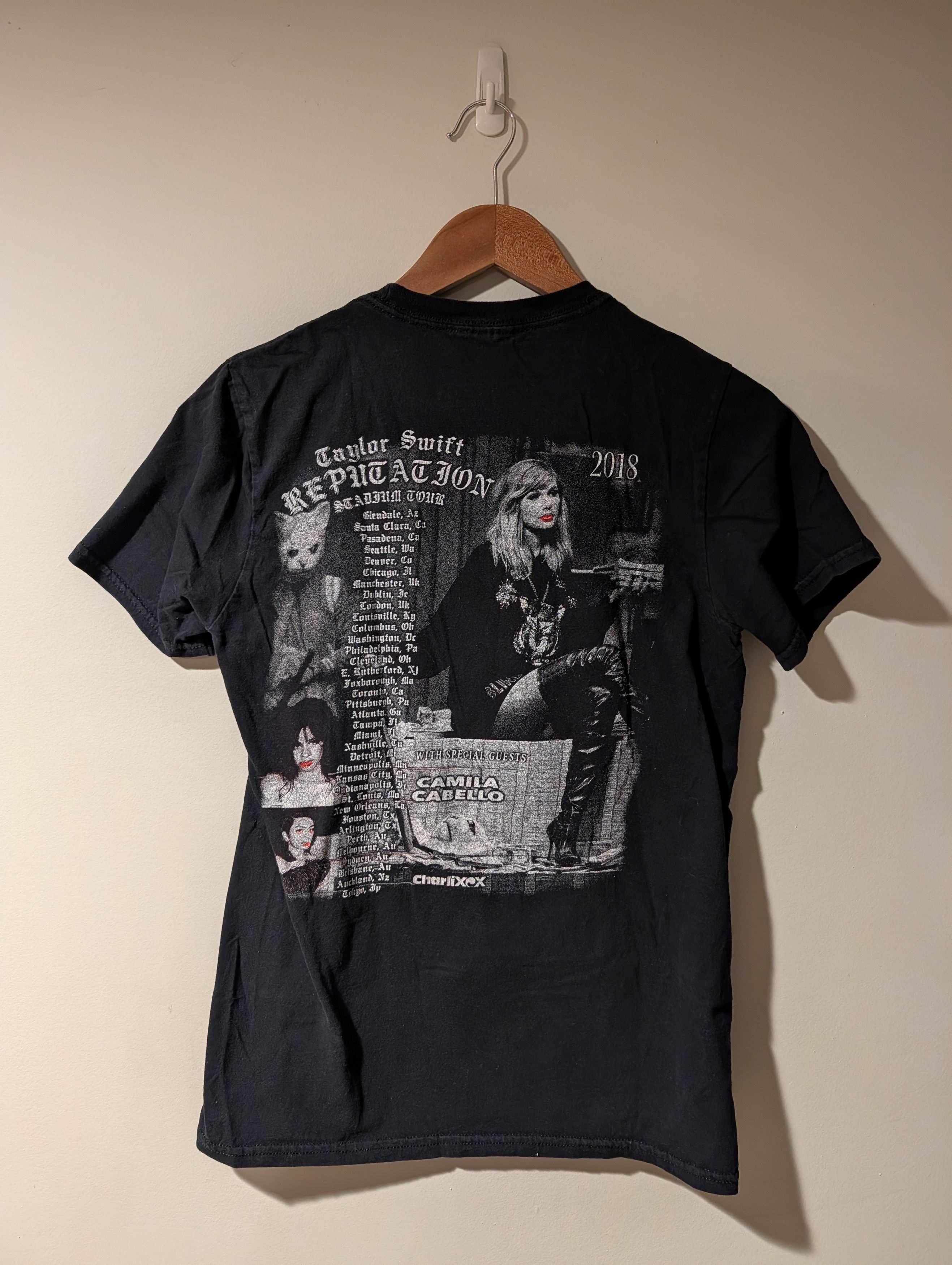 Band Tees Taylor Swift Reputation 2018 Stadium Tour Concert T-shirt Size US S / EU 44-46 / 1 - 5 Thumbnail