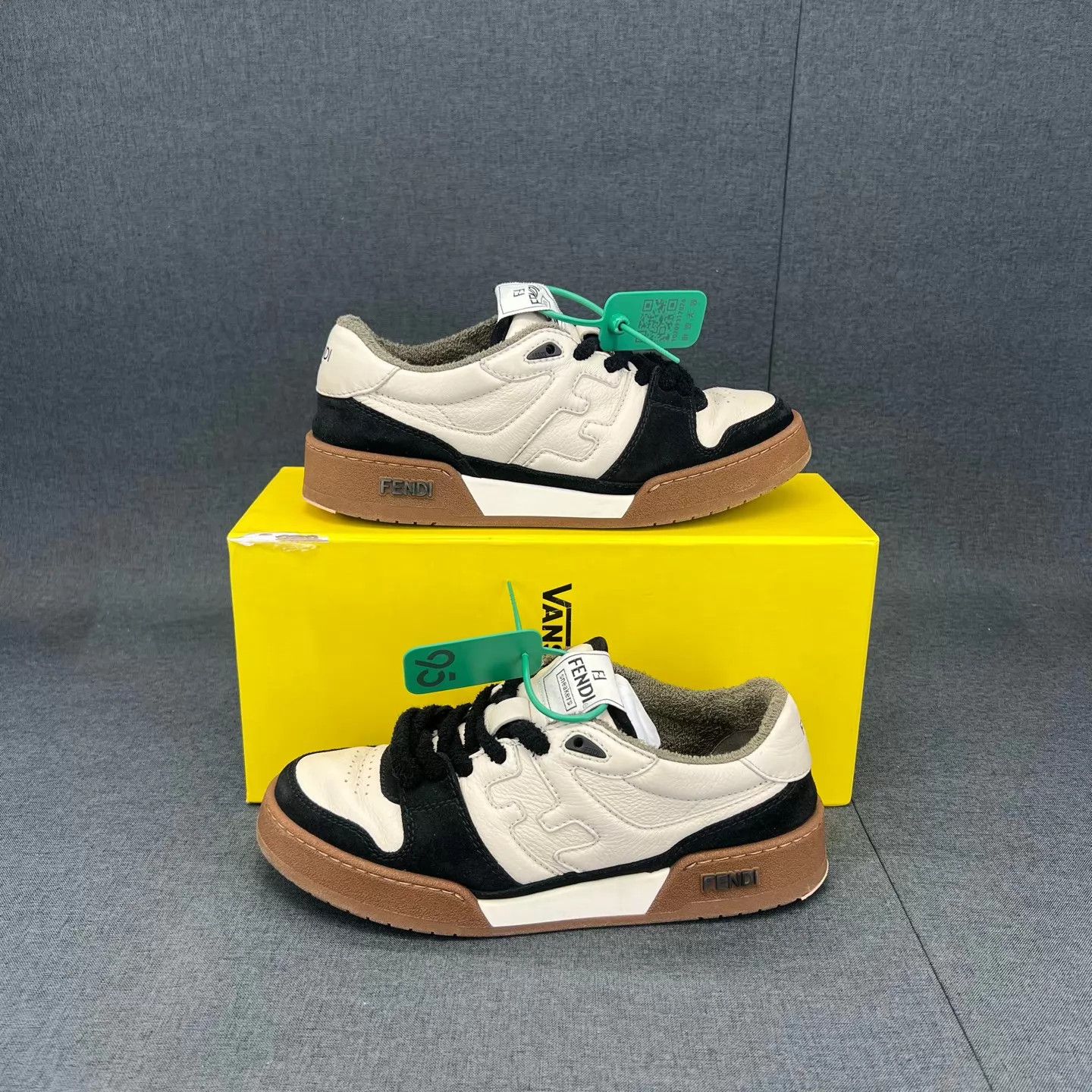Fendi Fendi Match black and white size 37.5 like new Size US 7 / IT 37 - 3 Thumbnail