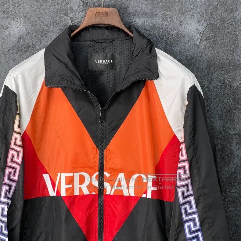 Versace Versace Monogram print sports top Size US M / EU 48-50 / 2 - 3 Thumbnail