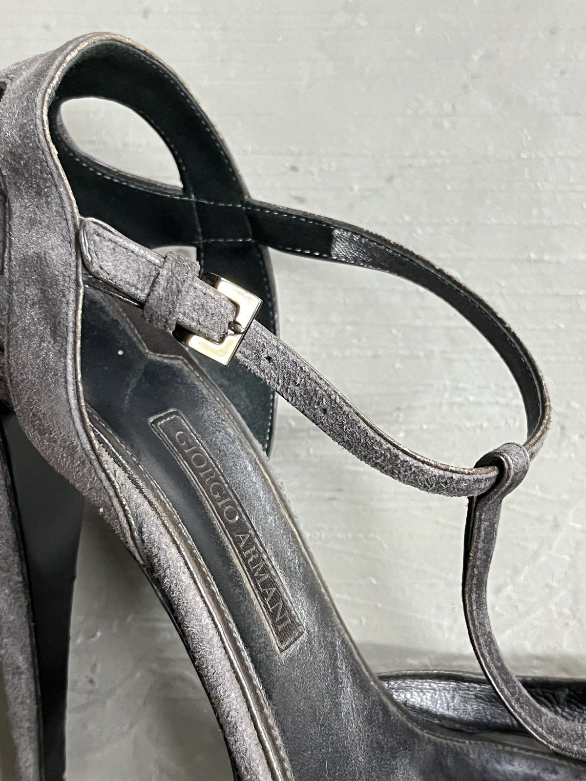 Giorgio Armani Giorgio Armani Made In Italy Suede Leather Heels Size 37.5 Size US 7.5 / IT 37.5 - 8 Thumbnail