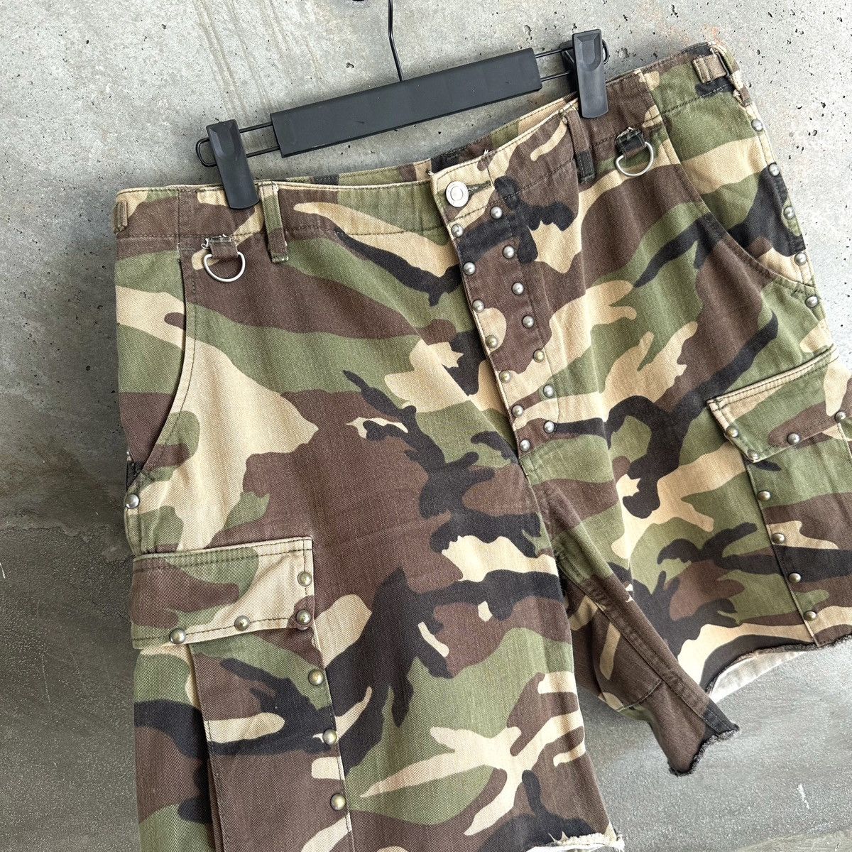 Hedi Slimane × Saint Laurent Paris SLP SS16 Studded Camo Cargo Shorts Size US 34 / EU 50 - 3 Thumbnail