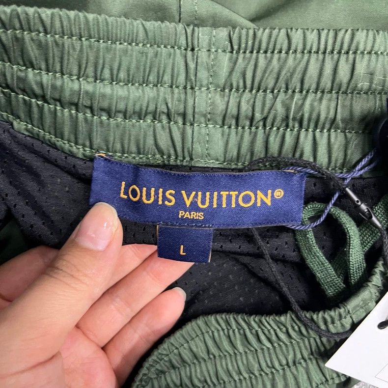 Louis Vuitton Louis Vuitton size l Green Embossed Solid Loose Straight Le Size US 28 / EU 44 - 4 Thumbnail