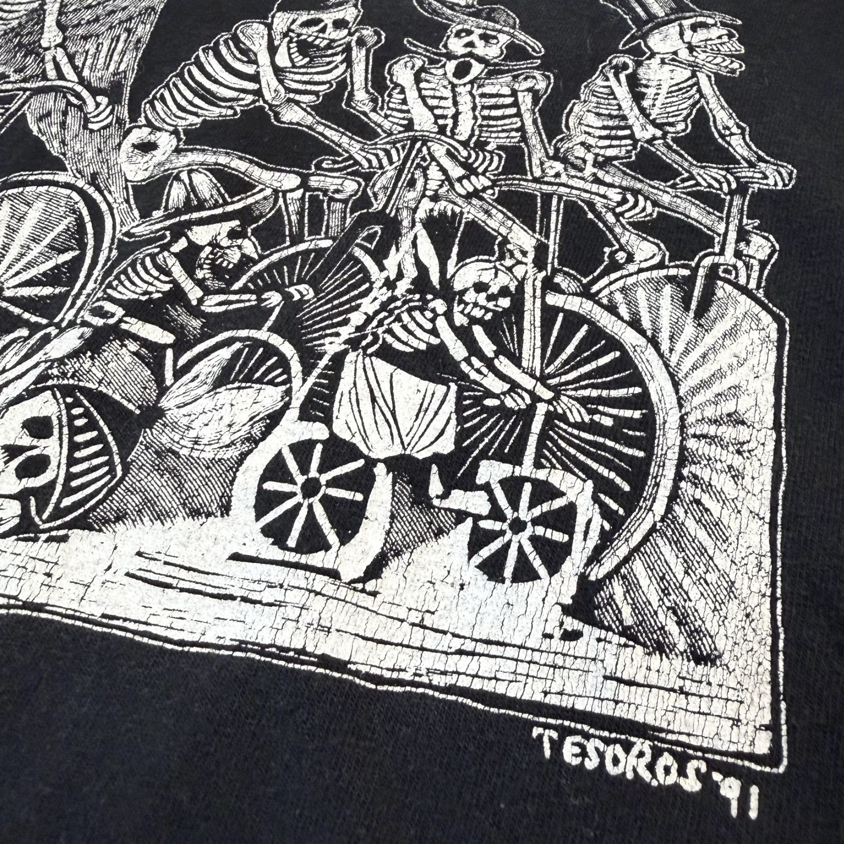 Gildan Day of the Dead Skeletons Bicycles Shirt Mens Medium Black Graphic Tesoros 1991 Size US M / EU 48-50 / 2 - 6 Thumbnail