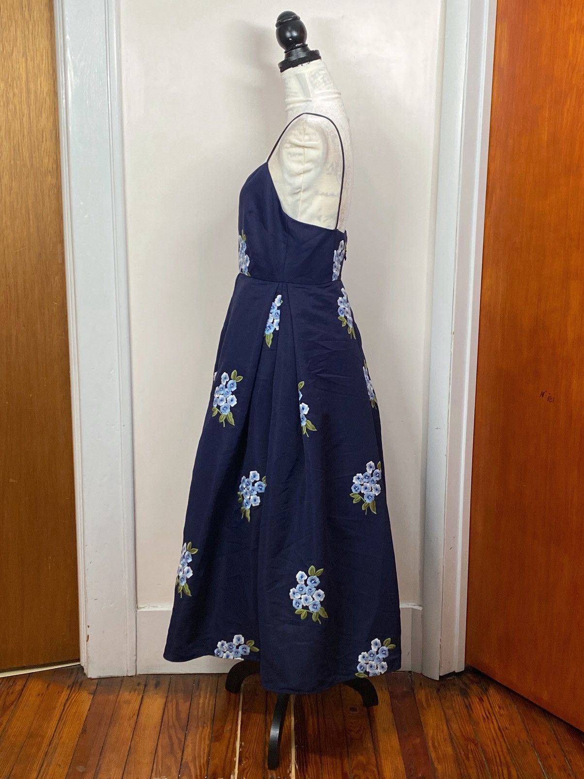 Sachin & Babi Sachin & Babi Pleated Embroidered Midi Dress size 10 Size L / US 10 / IT 46 - 6 Thumbnail