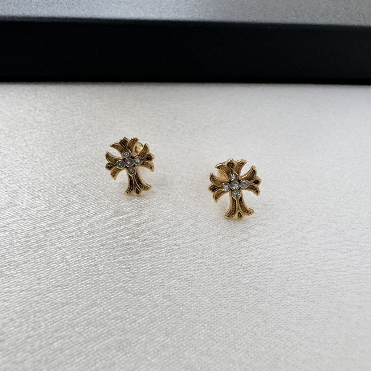 Other Screw-Back Cross Stud Earrings for Men Women,Unisex Style Size ONE SIZE - 1 Thumbnail