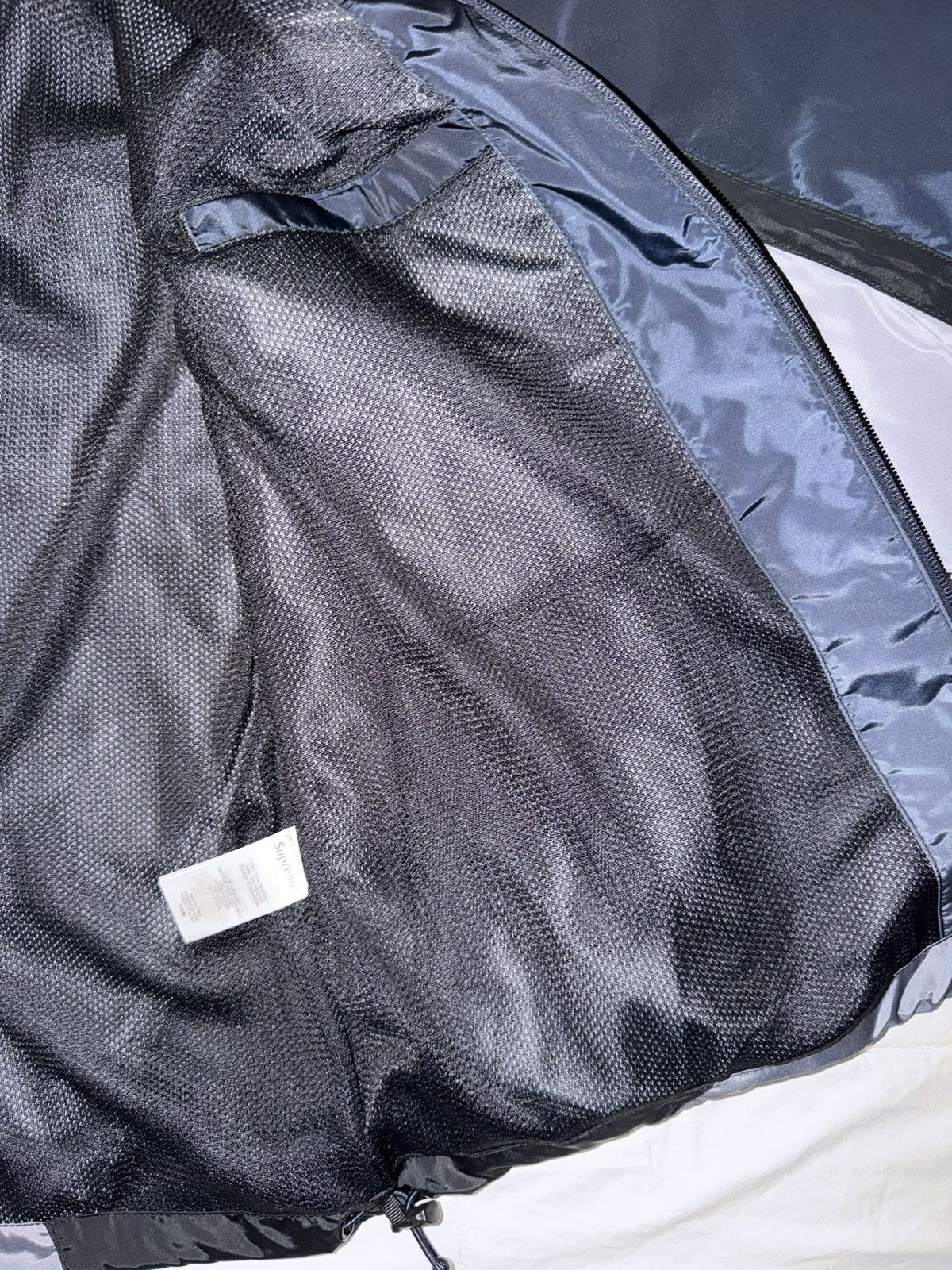 Supreme × Umbro Supreme x Umbro Gradient Track Jacket – Black (Size Small) Size US S / EU 44-46 / 1 - 9 Thumbnail