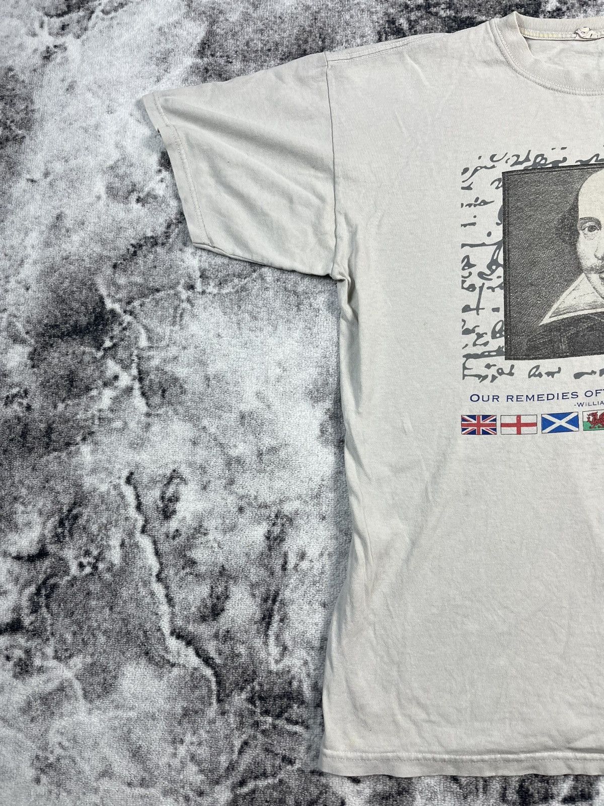 Anvil Vintage Shakespeare Graphic Tee Flags Print White L Size US L / EU 52-54 / 3 - 2 Thumbnail