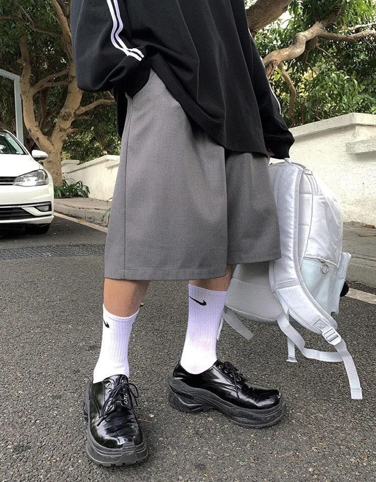 Other Gray Wide Leg Pleated Shorts, Relaxed Fit Knee-Length Shorts Size US 32 / EU 48 - 1 Thumbnail
