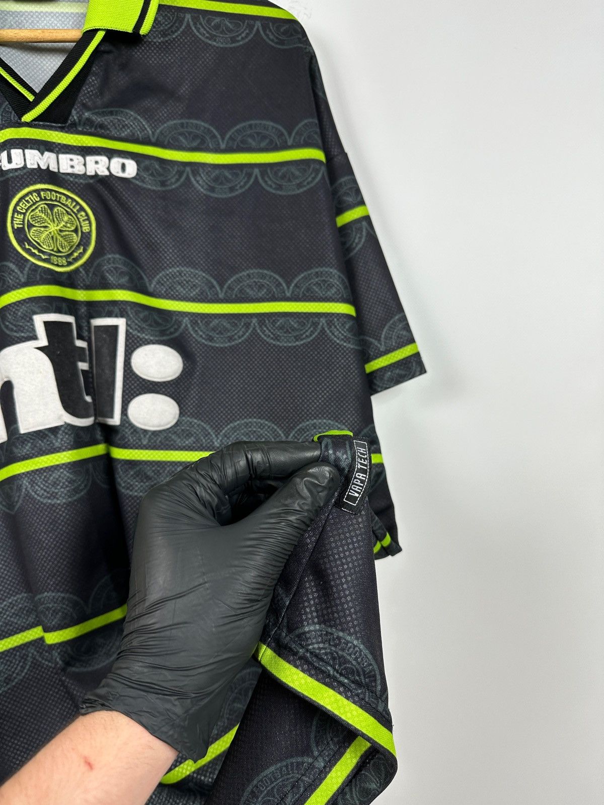 Umbro 1998/99 Umbro Celtic Vintage Soccer Jersey Size US XL / EU 56 / 4 - 16 Thumbnail