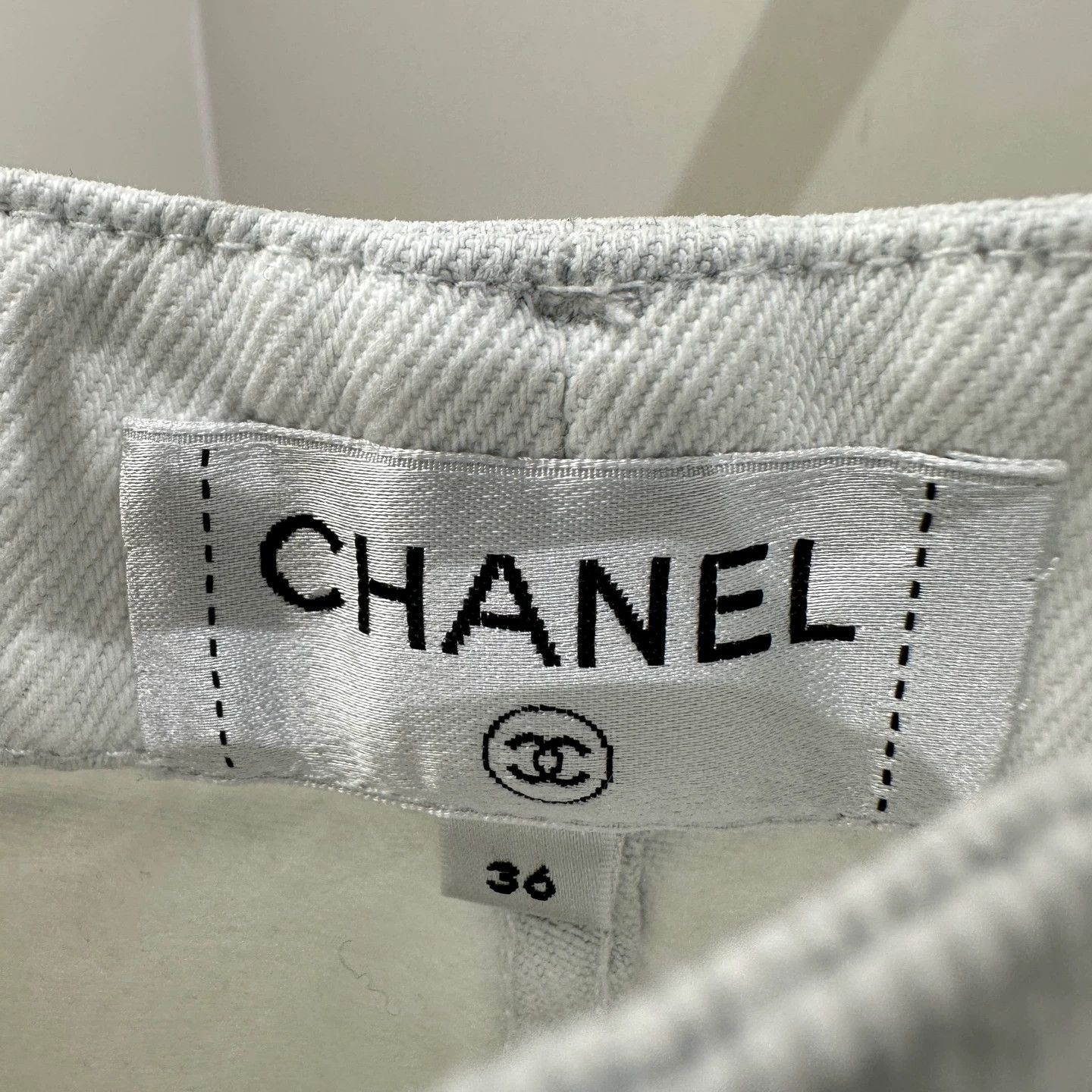 Chanel Chanel apr142 21B CC Logo Button Jeans 36 Size 26" / US 2 / IT 38 - 3 Thumbnail