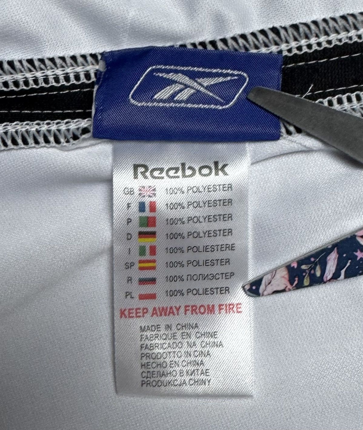 Reebok Liverpool 2005 2006 Away Football Shirt Soccer Jersey Reebok Size US L / EU 52-54 / 3 - 14 Thumbnail