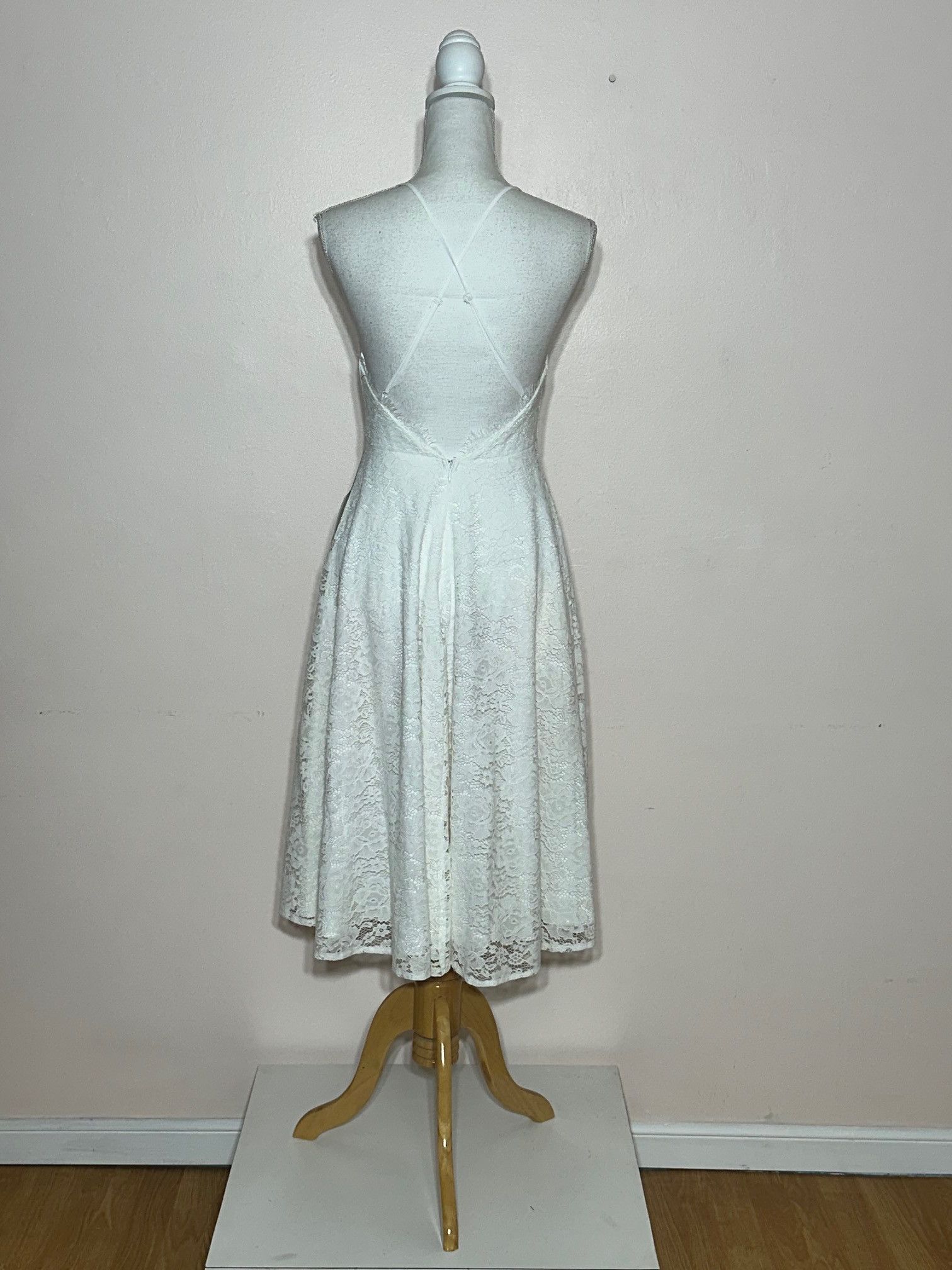 Lulus Lulu's White Lace Midi Dress Size S Size S / US 4 / IT 40 - 4 Thumbnail