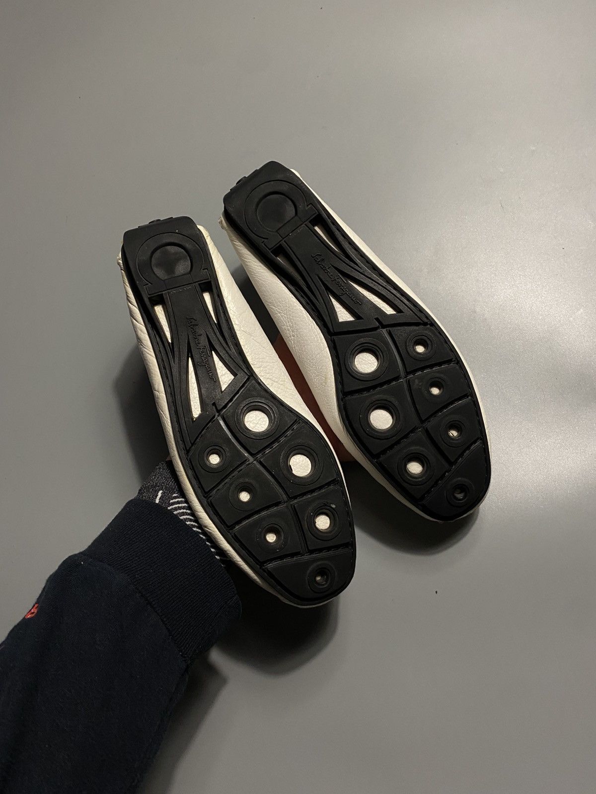Salvatore Ferragamo Salvatore Ferragamo white leather loafers shoes Size US 9 / IT 39 - 7 Thumbnail