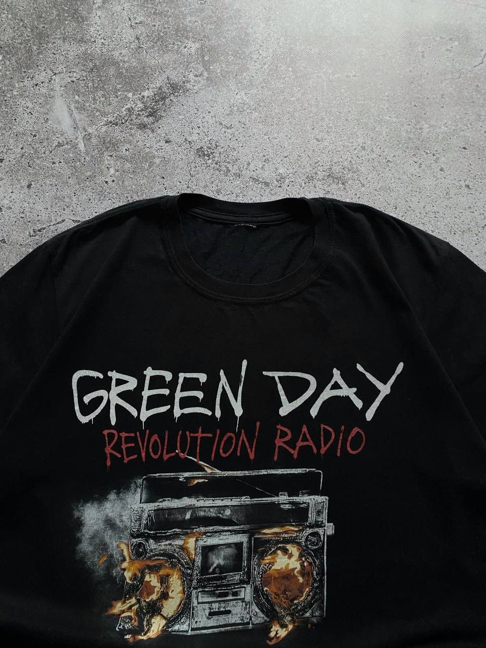 Band Tees GREEN DAY “REVOLUTION RADIO” ALBUM PUNK ROCK BAND T SHIRT Size US M / EU 48-50 / 2 - 5 Thumbnail