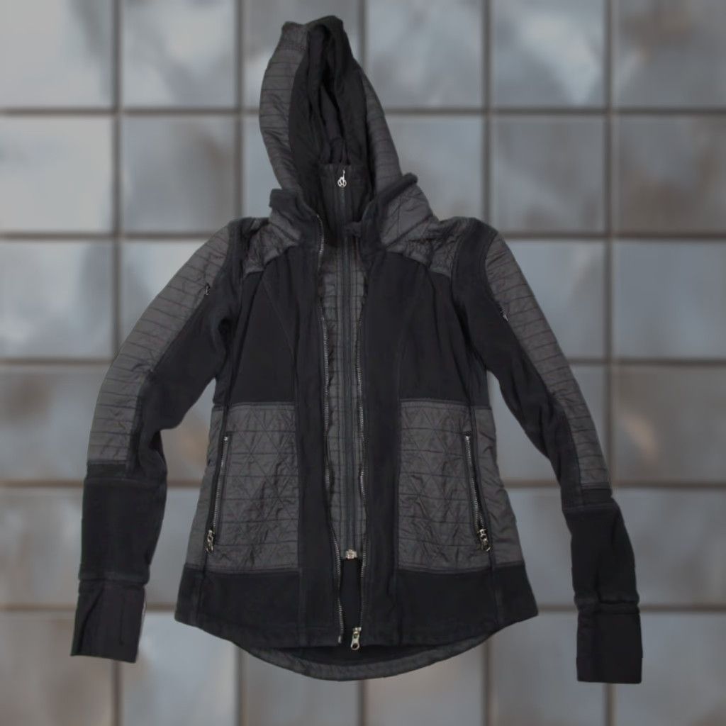 Lululemon Lululemon Jacket Women 4 Black Full Zip Hooded Thumbholes Fleecy Keen Zipped Pockets Size S / US 4 / IT 40 - 1 Thumbnail